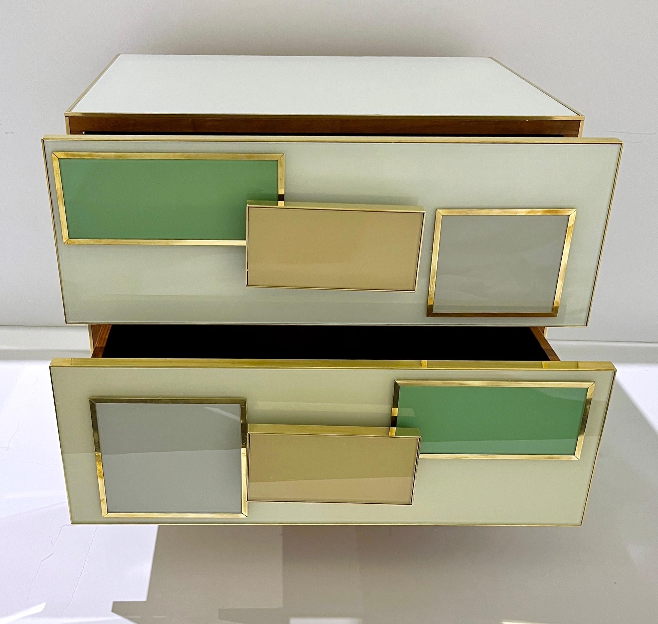 Coppia geometrica italiana Postmoderno Giallo Verde Crema Grigio Vetro & Ottone Cassapanca in vendita 5