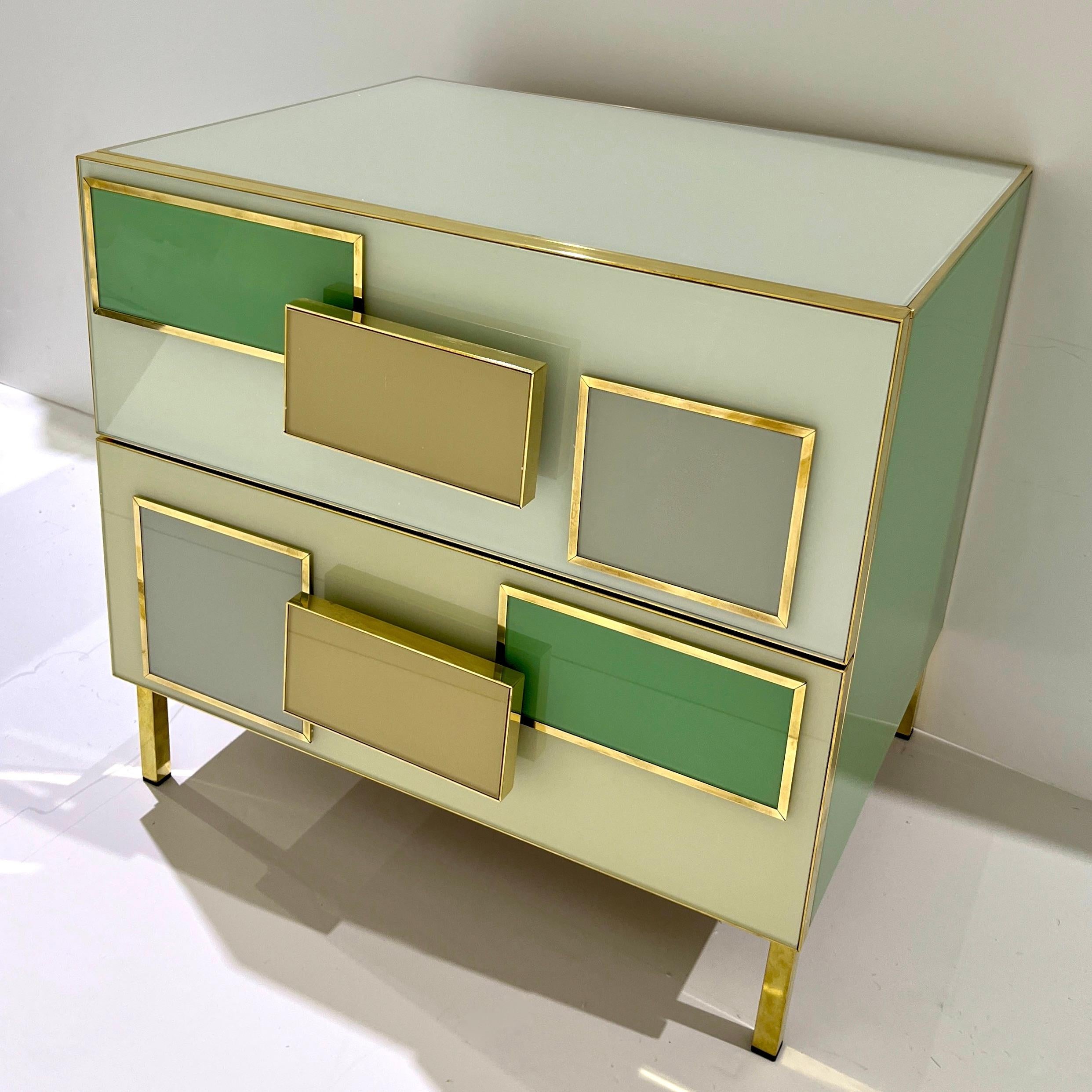 Coppia geometrica italiana Postmoderno Giallo Verde Crema Grigio Vetro & Ottone Cassapanca in vendita 3