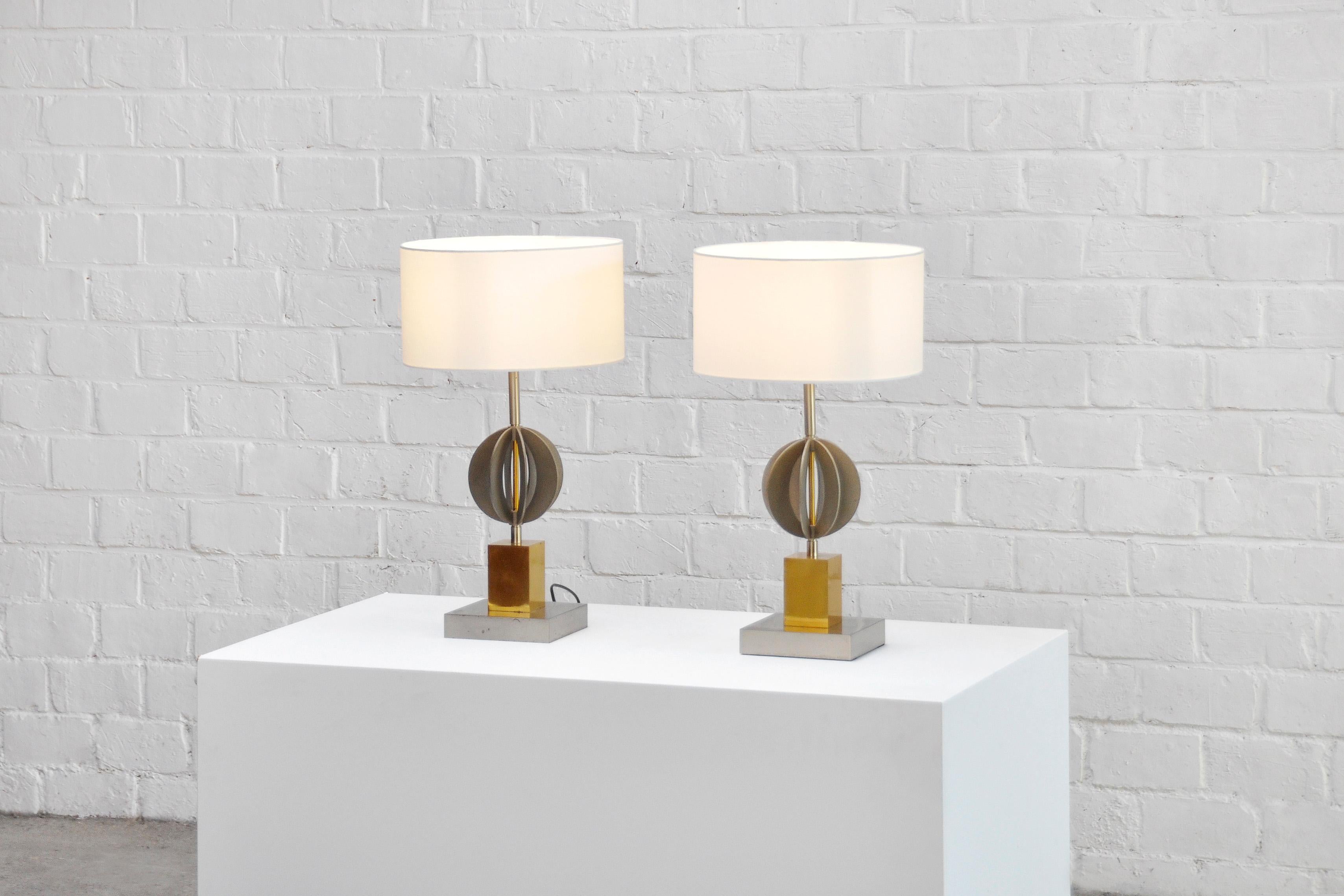 Italian Geometric Table Lamps, 1970s, Set of 2 For Sale 4