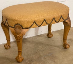 Banco / Otomana de madera de frutal tallada de estilo georgiano inglés en piel de avestruz