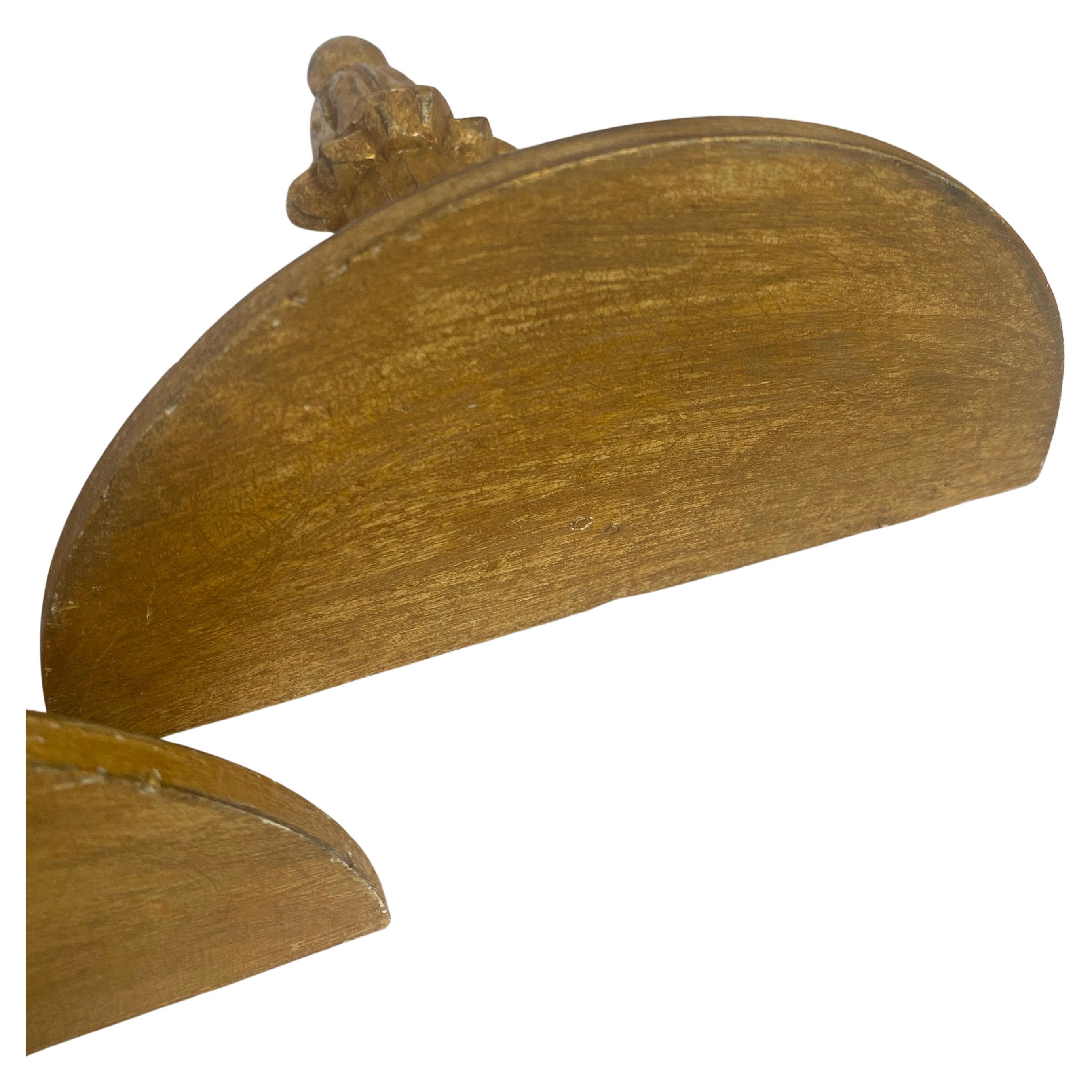 Estantes de pared de madera dorada tallada al gesso, Pareja Gesso en venta