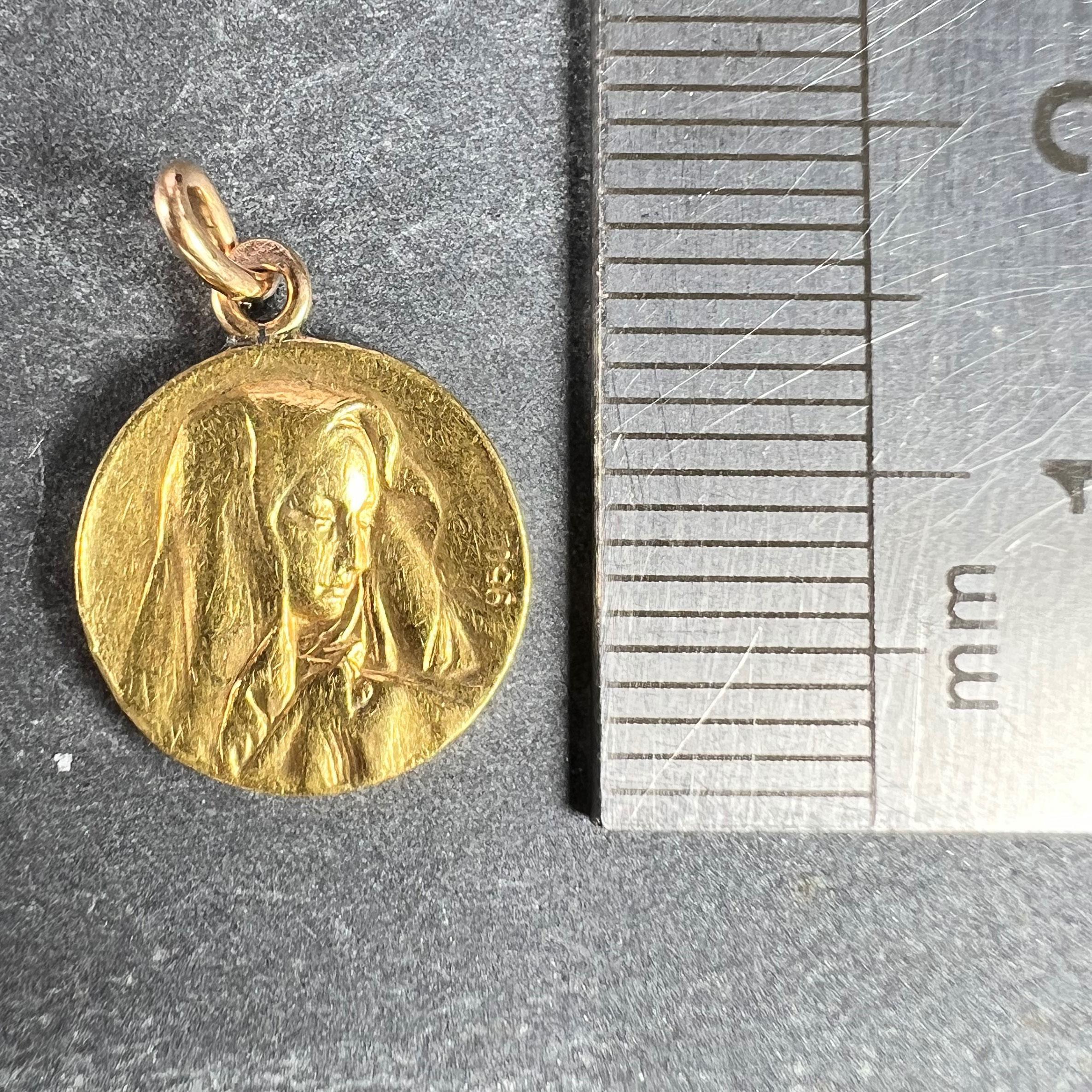 Italian Giacomini Virgin Mary Pope Pius X 23K Yellow Gold Medal Charm Pendant For Sale 6