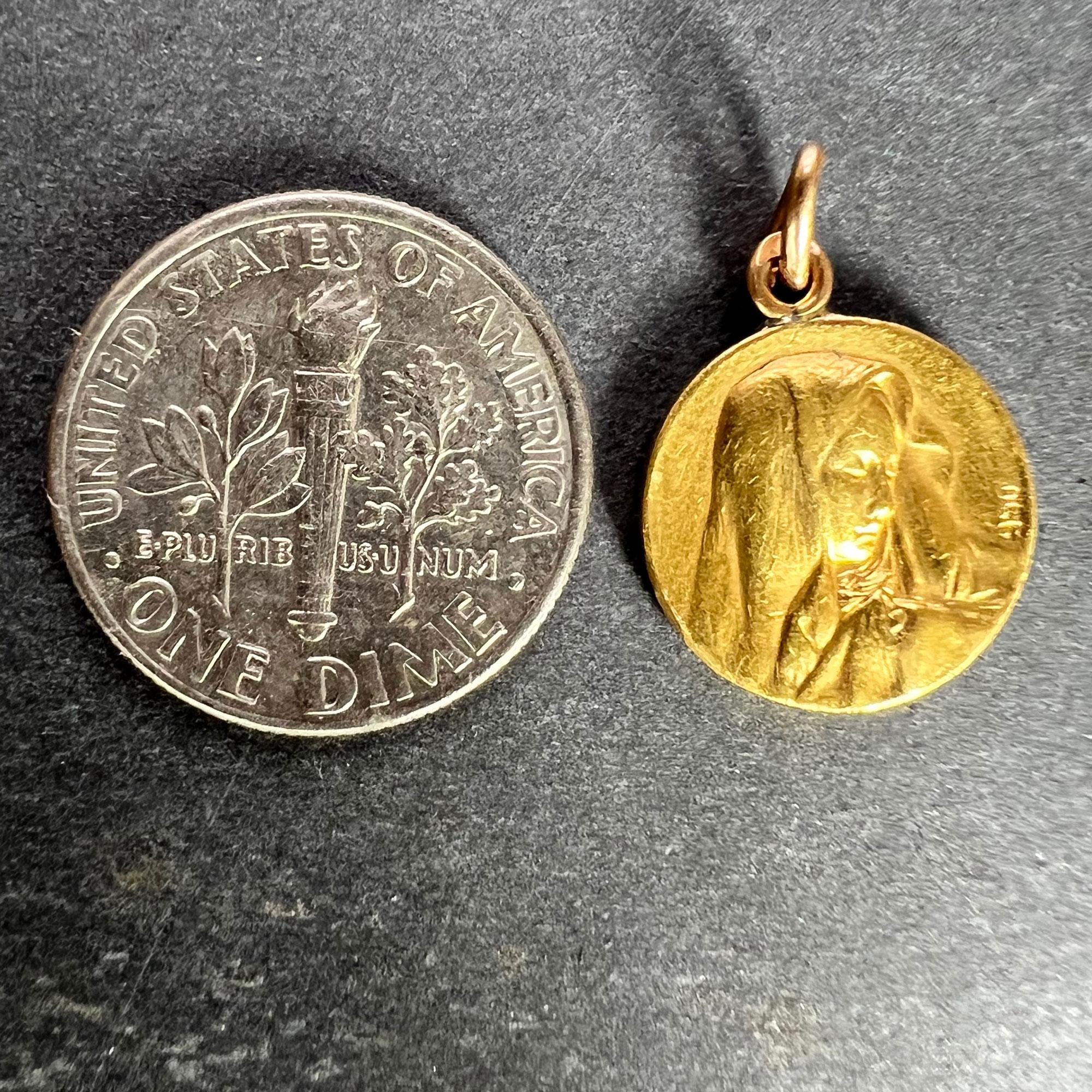 Italian Giacomini Virgin Mary Pope Pius X 23K Yellow Gold Medal Charm Pendant For Sale 7