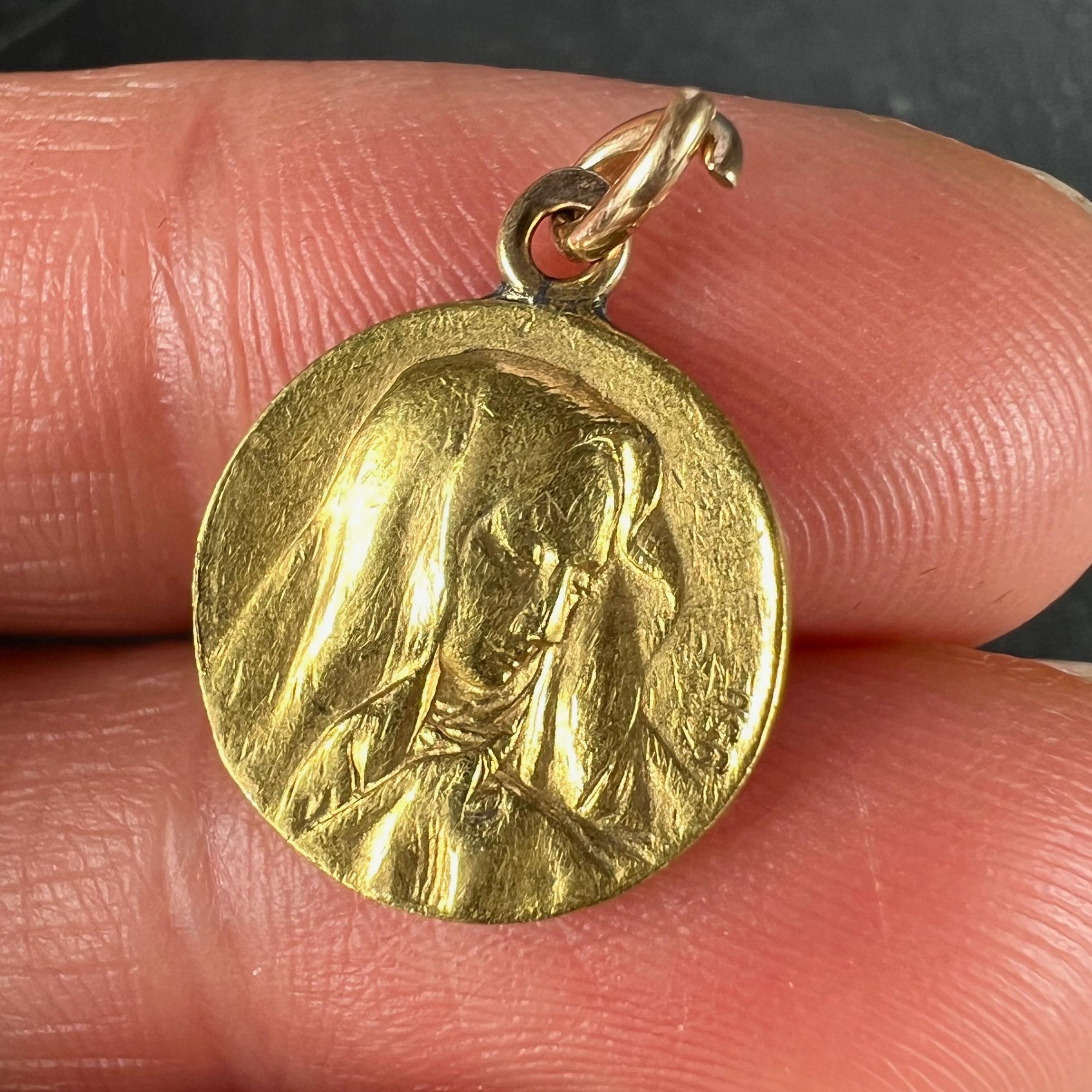 Italian Giacomini Virgin Mary Pope Pius X 23K Yellow Gold Medal Charm Pendant For Sale 1