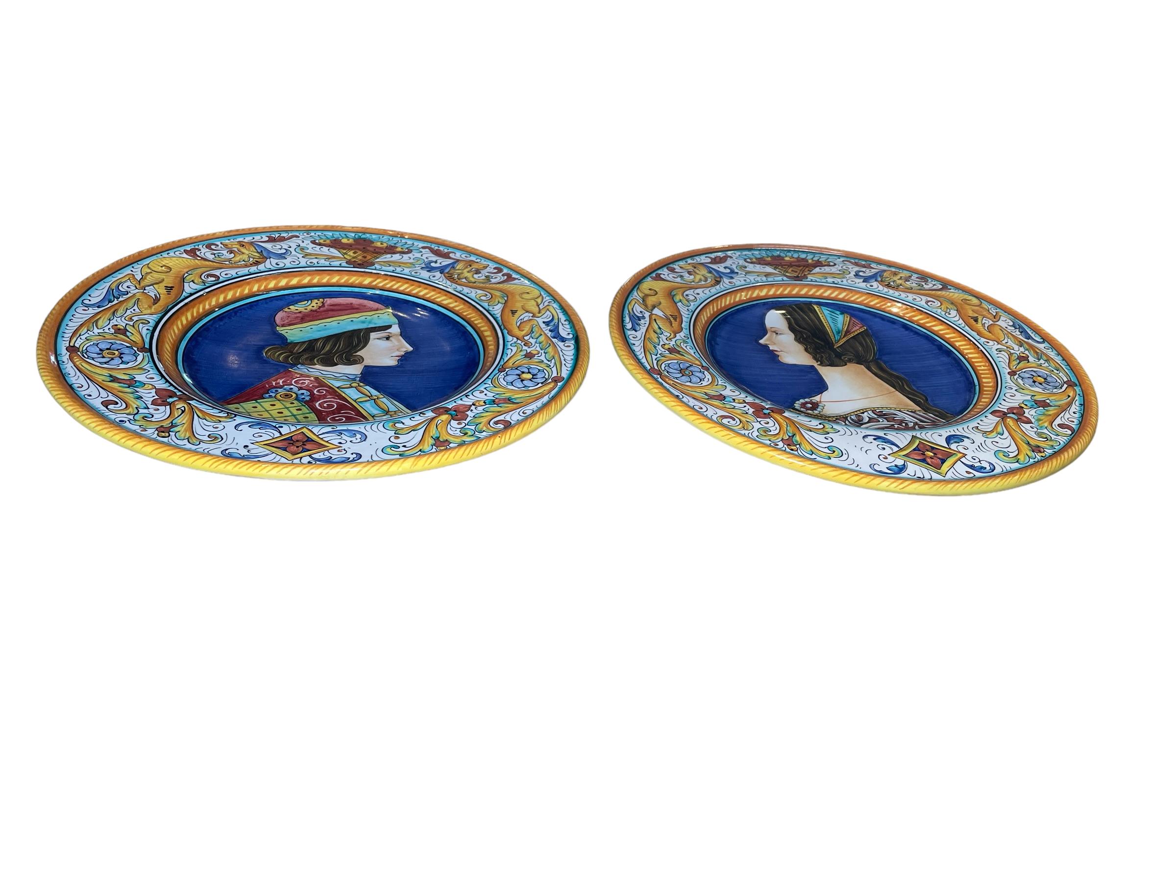 Italian Gialletti Majolica Portrait Plates In Good Condition For Sale In Guaynabo, PR