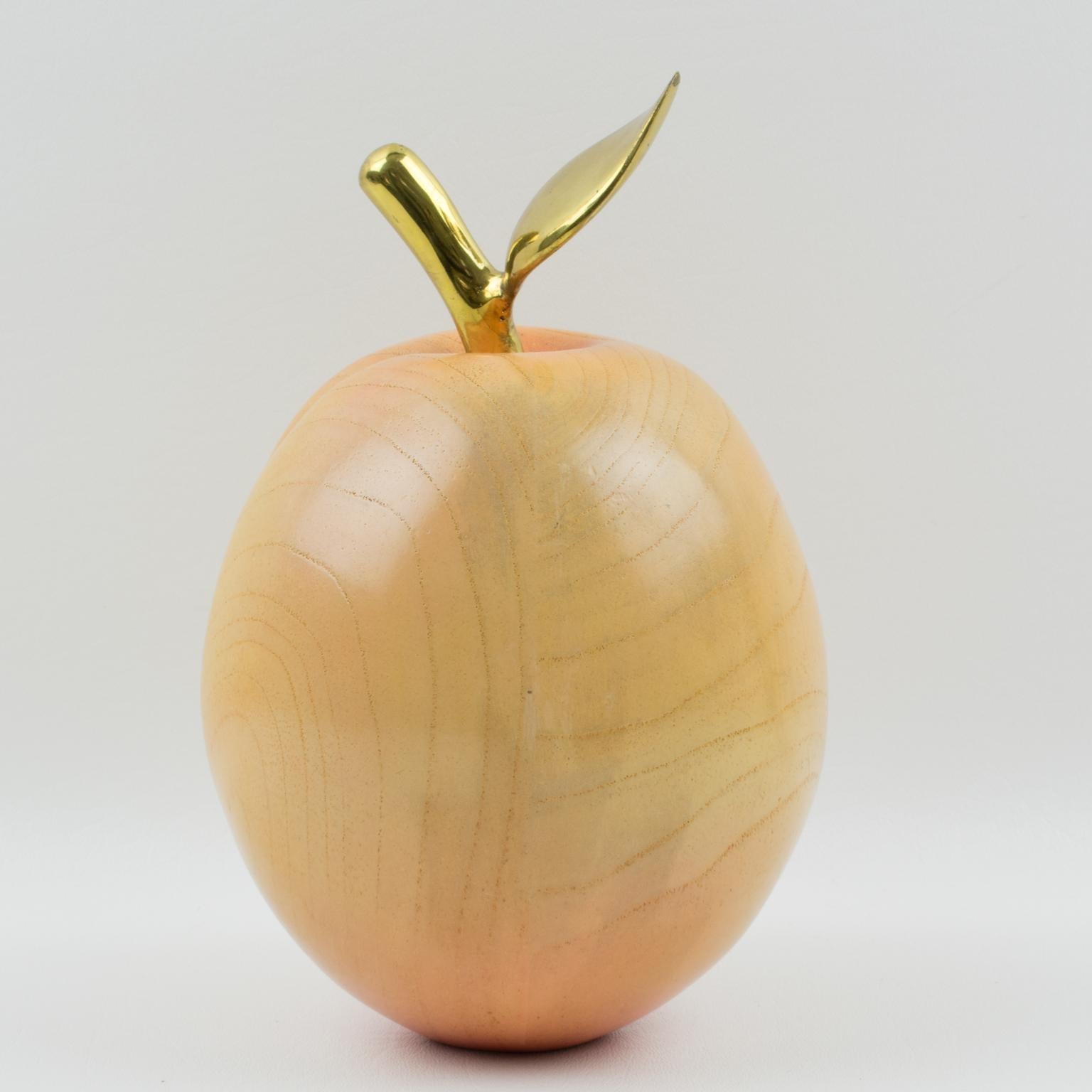 Italian Giant Carved Wood and Brass Peach Decorative Sculpture, 1980s In condizioni ottime in vendita a Atlanta, GA