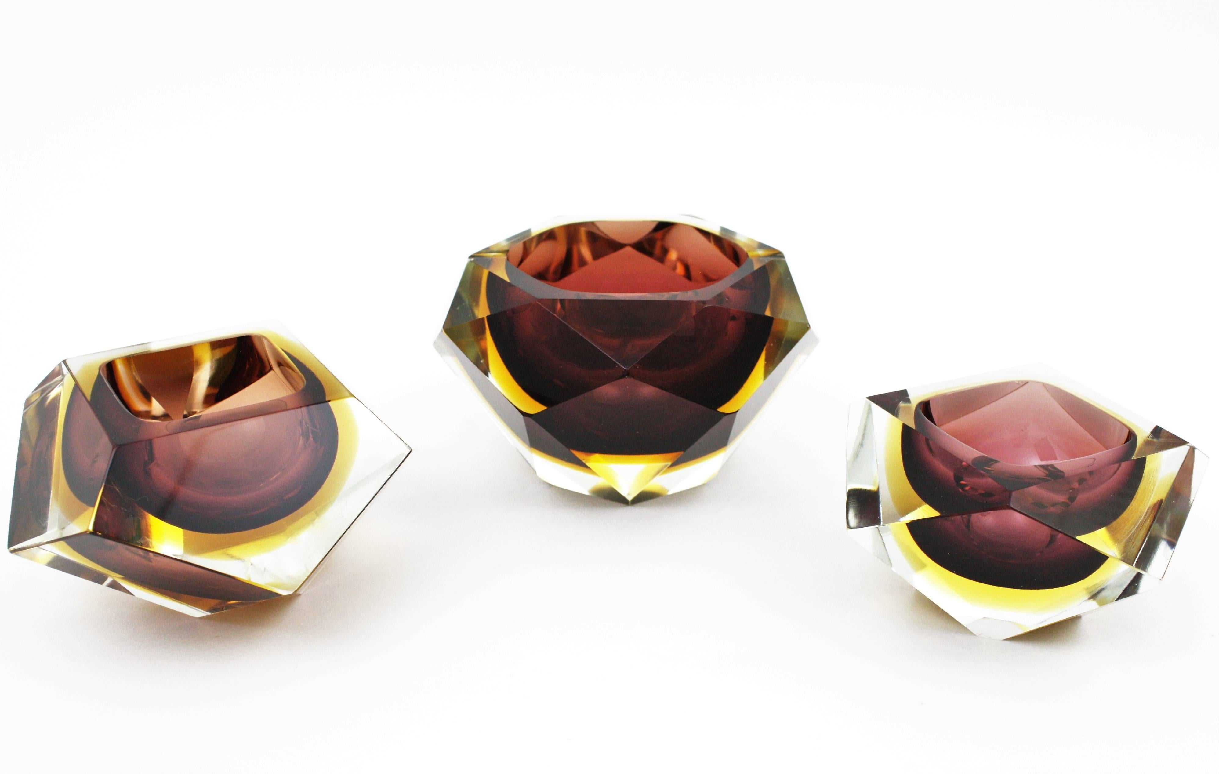 A giant sized brown and yellow with burgundy accents Sommerso faceted Murano glass ashtray or bowl attributed to Mandruzzato. Brown and yellow glass cased into clear glass with an unusual 24 faces diamond shape design in excellent condition.
Useful