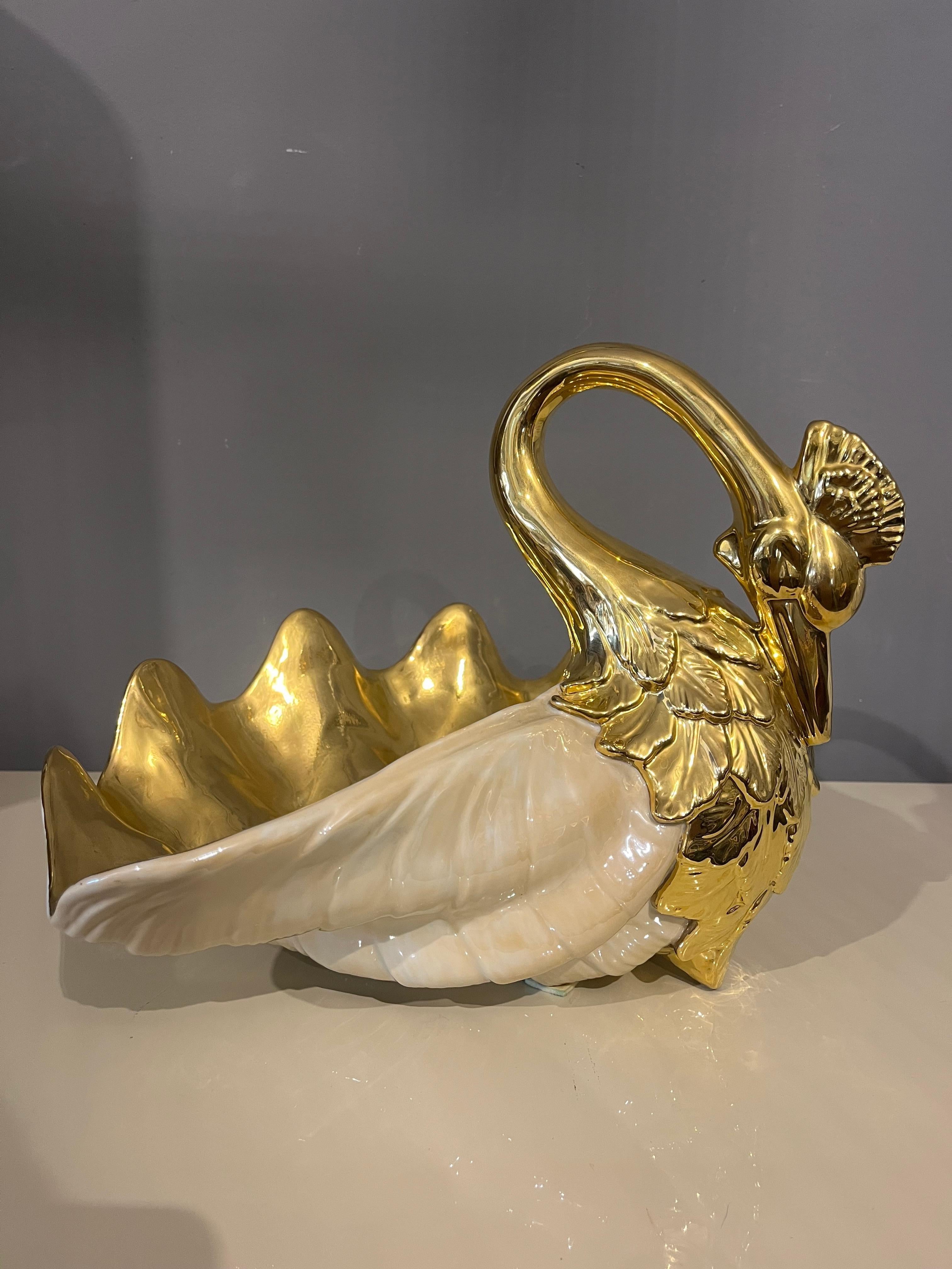 Late 20th Century Italian Giant Swan Shell by Gabriella Binazzi in vendita