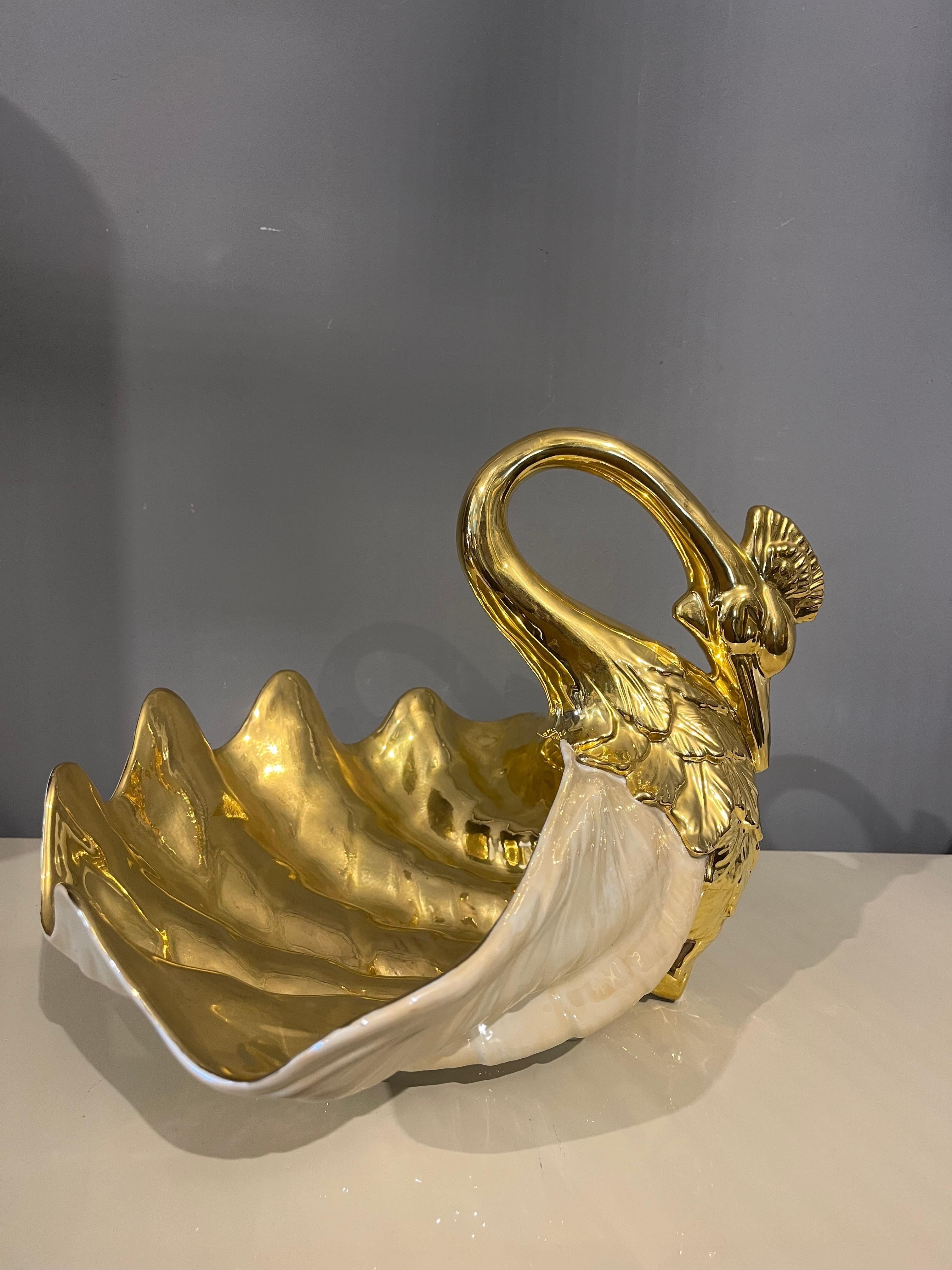 Porcellana Italian Giant Swan Shell by Gabriella Binazzi in vendita