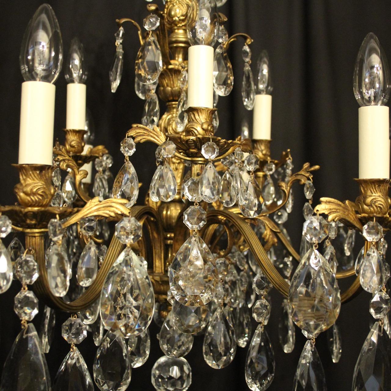 Italian Gilded Bronze and Crystal 12 Light Antique Chandelier (Italienisch) im Angebot