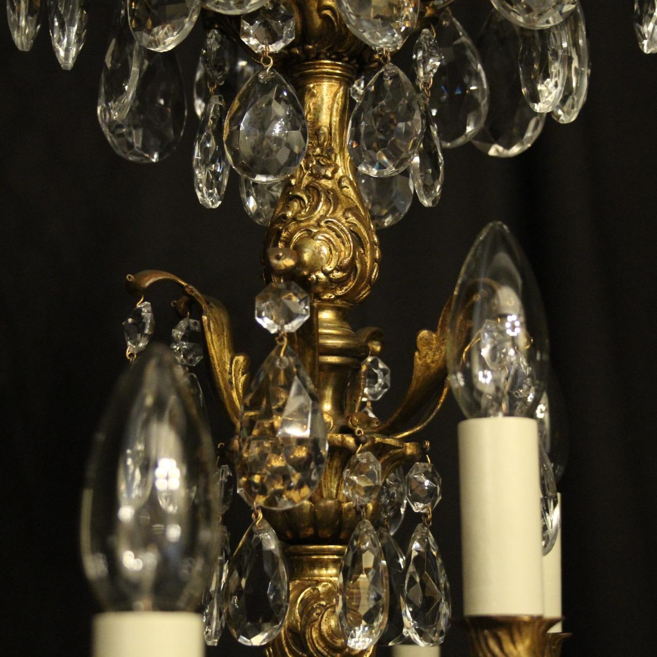 Italian Gilded Bronze and Crystal 12 Light Antique Chandelier im Zustand „Relativ gut“ im Angebot in Chester, GB