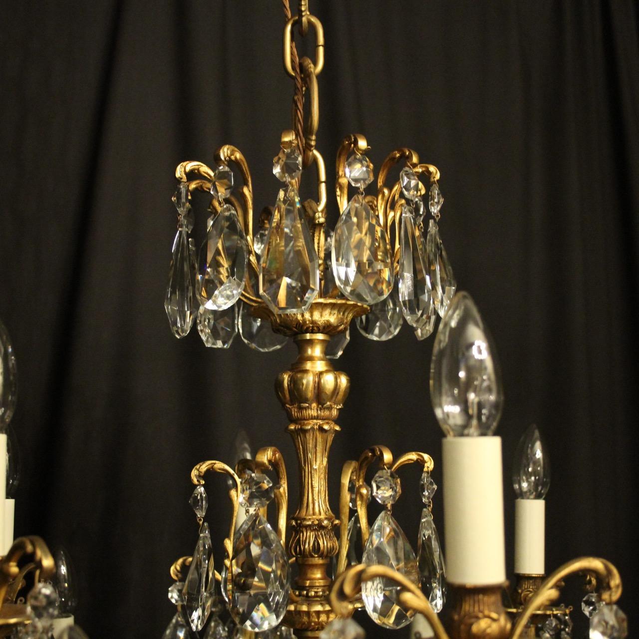 Italian Gilded Bronze and Crystal 12-Light Antique Chandelier For Sale 1