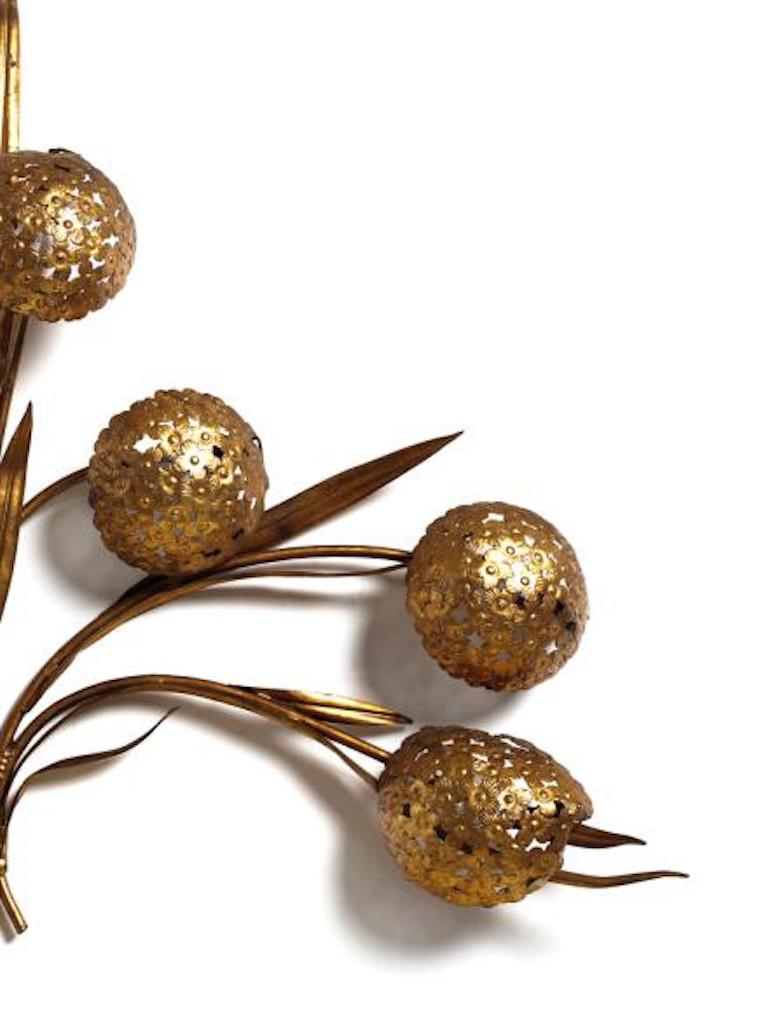 Mid-Century moderno Applique a sette luci in bronzo dorato italiano, anni '50 in vendita