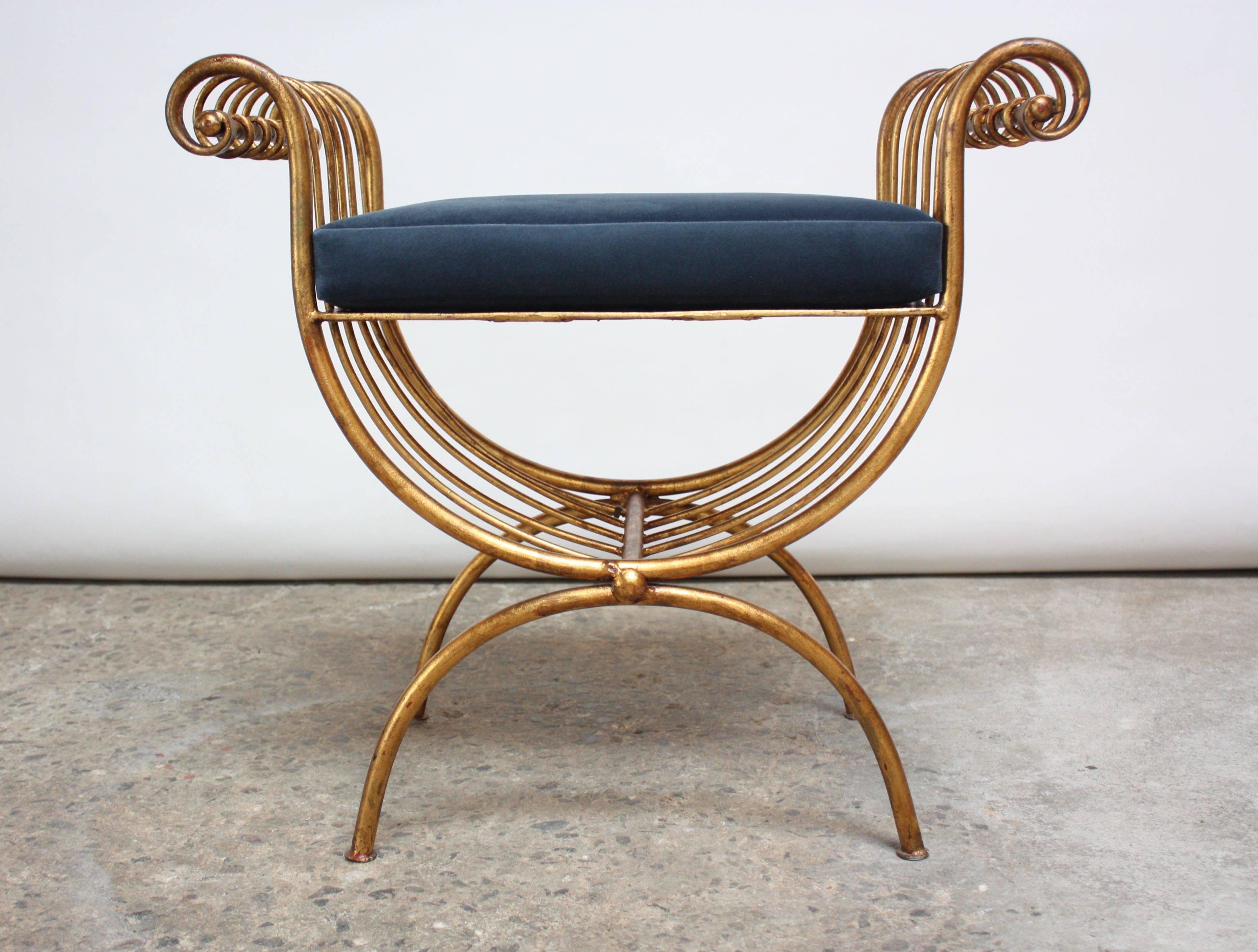 This S. Salvadori 1950s Italian stool or small bench is composed of a gilt-metal frame and velvet cushion. Inspired by a lyre's form with a frame resembling strings that branch out into curved arms. Retains a metal hang tag marked Italy.
There is