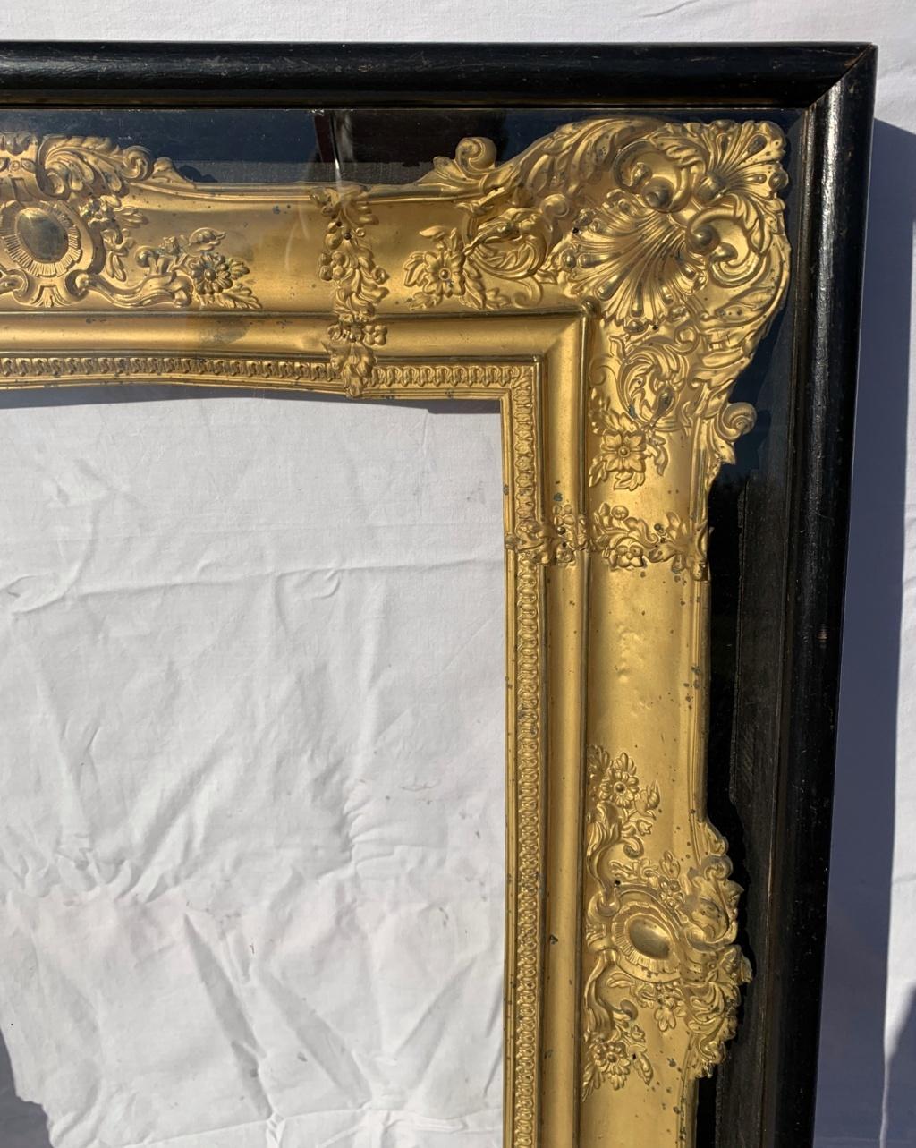Italian Gilded Sheet Metal Frame in Display Case, Italy 19th Century Rome Empire In Fair Condition For Sale In Varmo, IT
