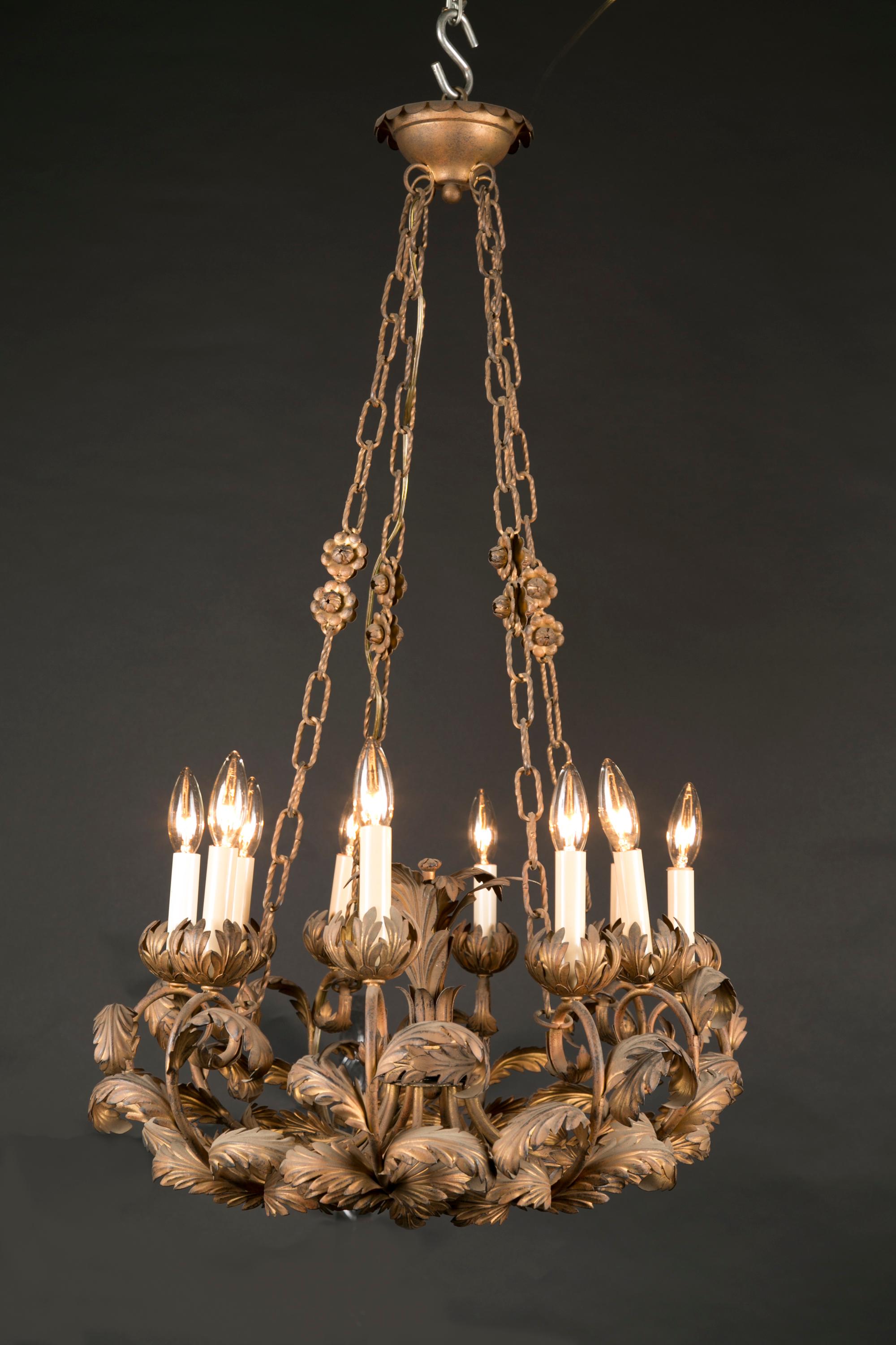 Italian Gilded Tole Leaf Chandelier, Mid 20th Century  For Sale 1