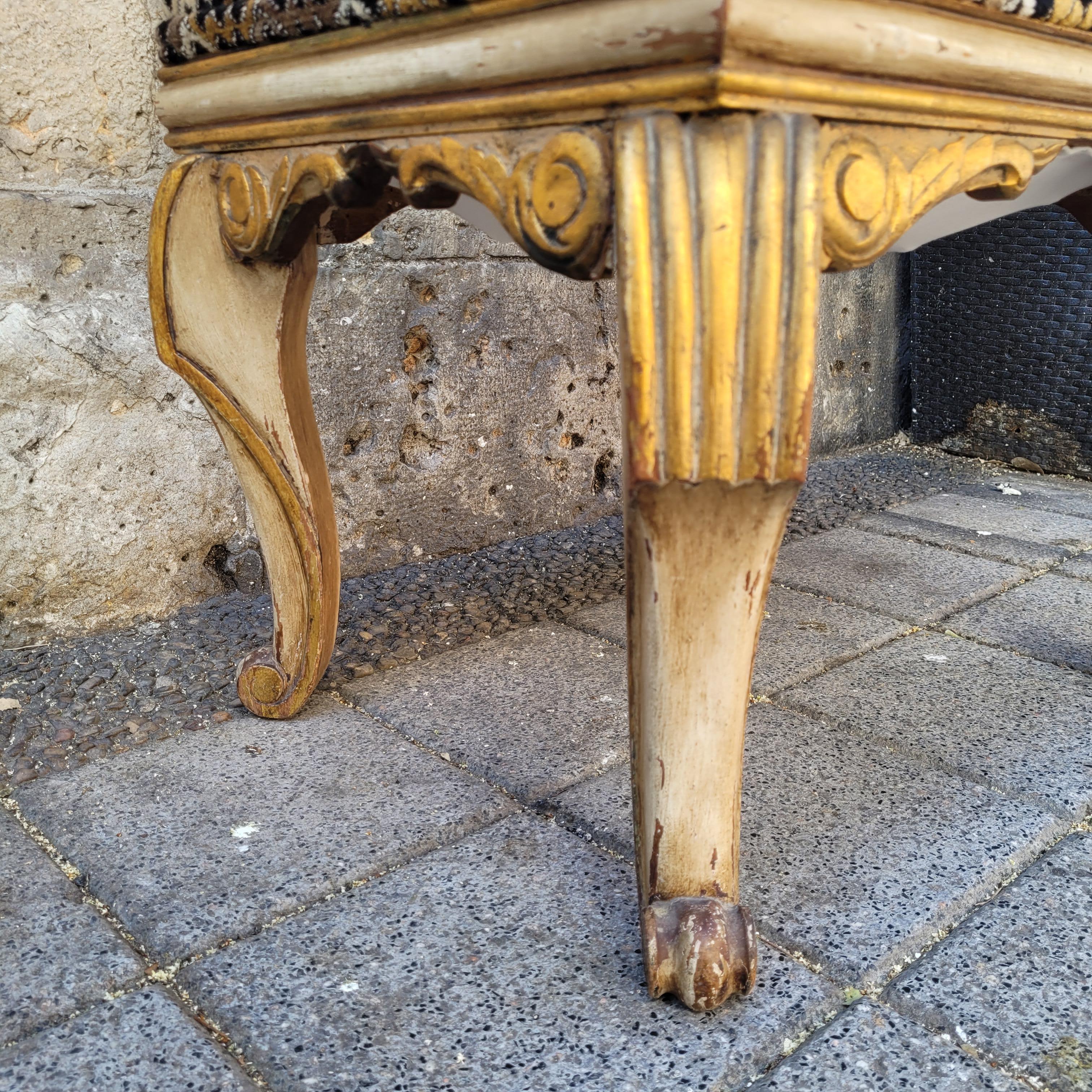Panca o pouf italiano in legno dorato e tessuto di Pierre Wood in vendita 3