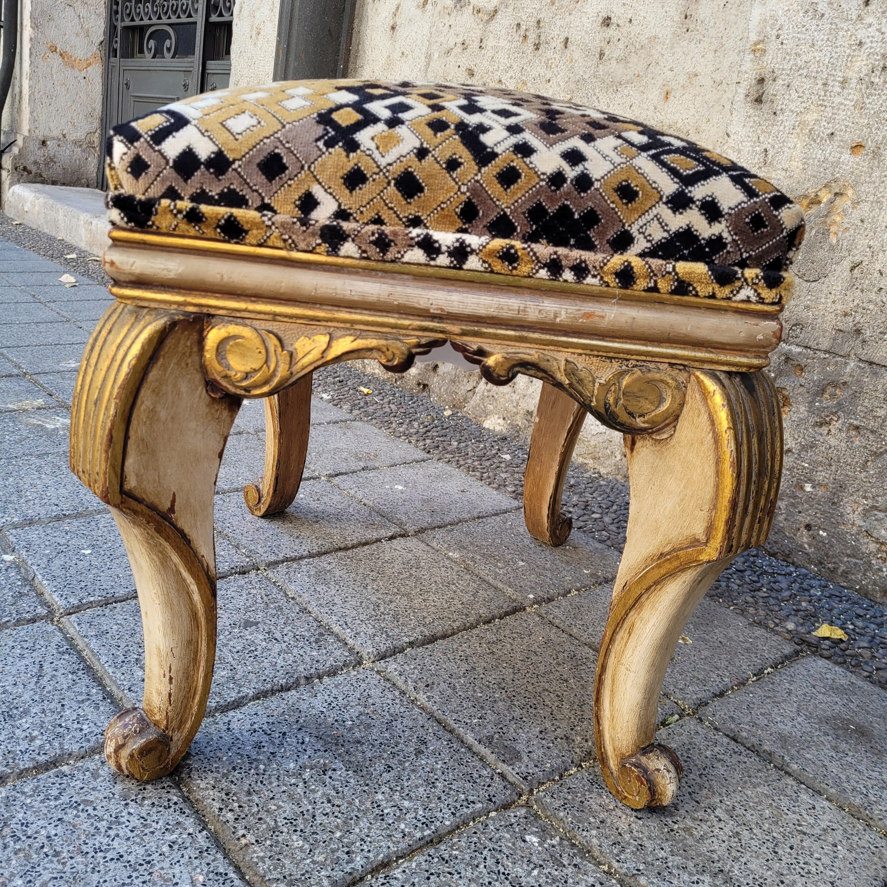 Panca o pouf italiano in legno dorato e tessuto di Pierre Wood in vendita 6