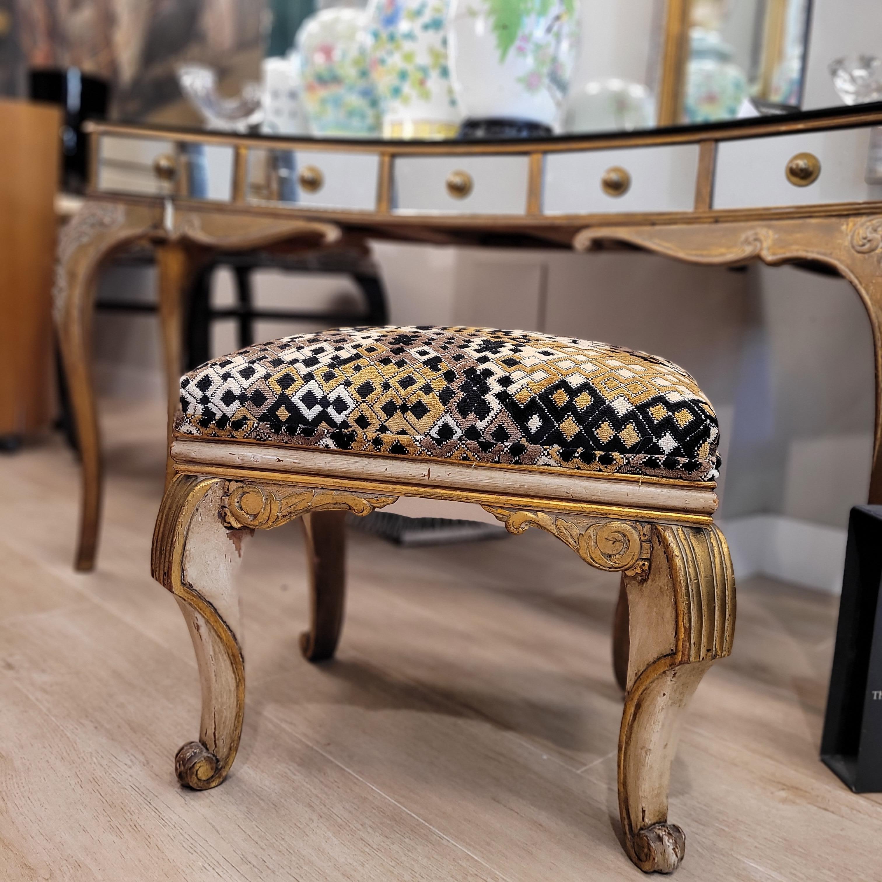 Panca o pouf italiano in legno dorato e tessuto di Pierre Wood in vendita 8