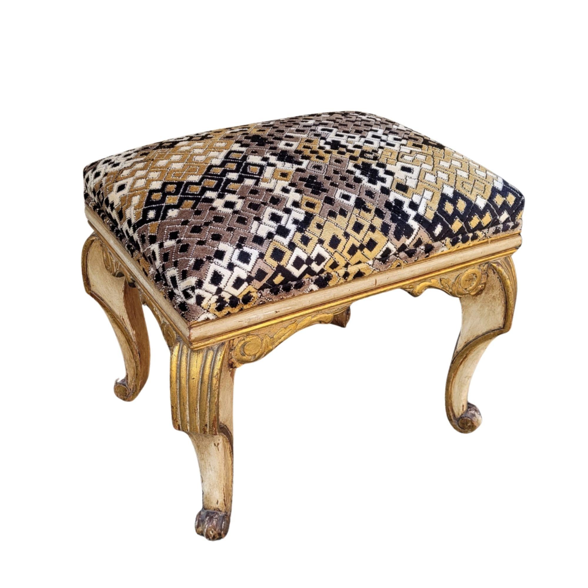 Panca o pouf italiano in legno dorato e tessuto di Pierre Wood in vendita 9