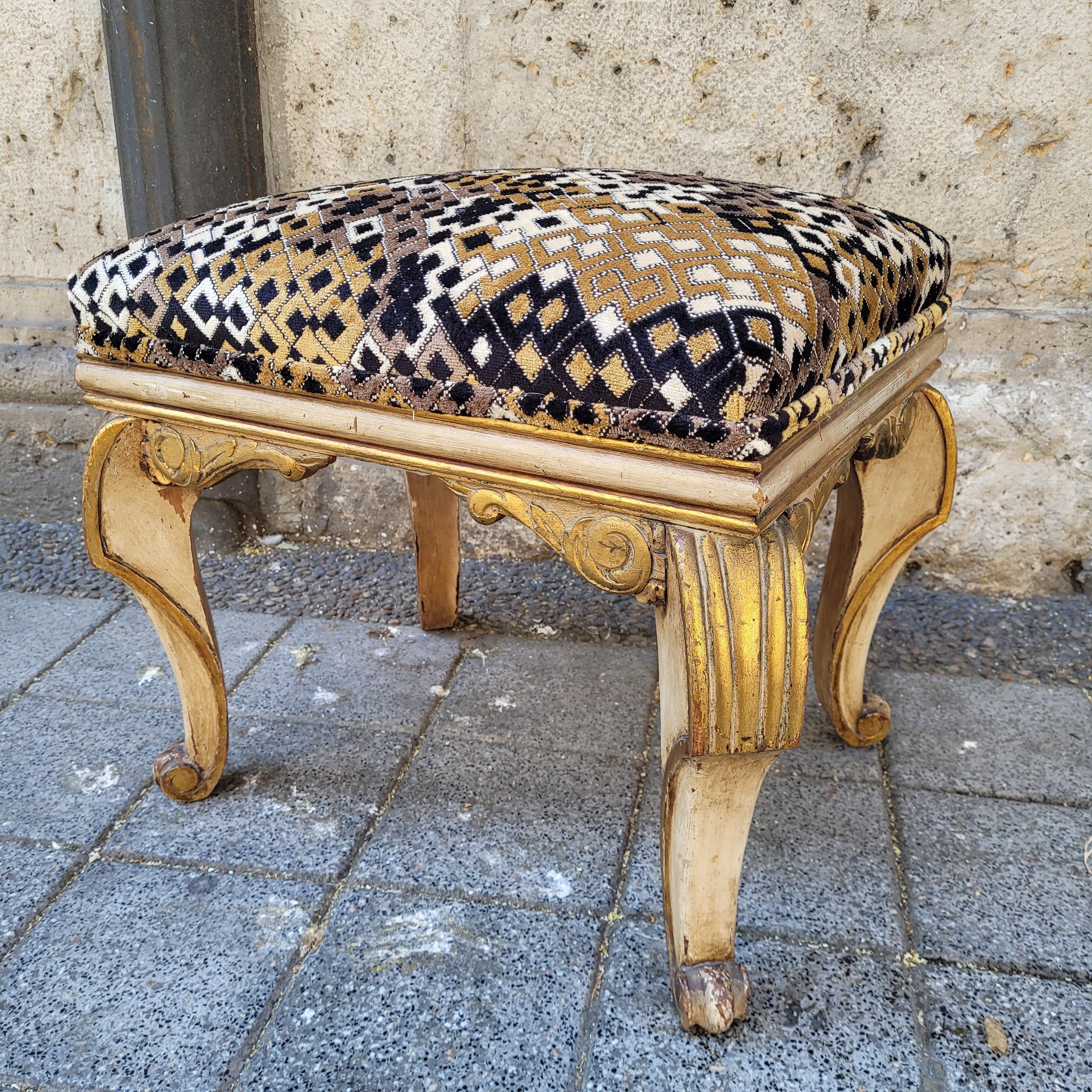 Panca o pouf italiano in legno dorato e tessuto di Pierre Wood in vendita 10