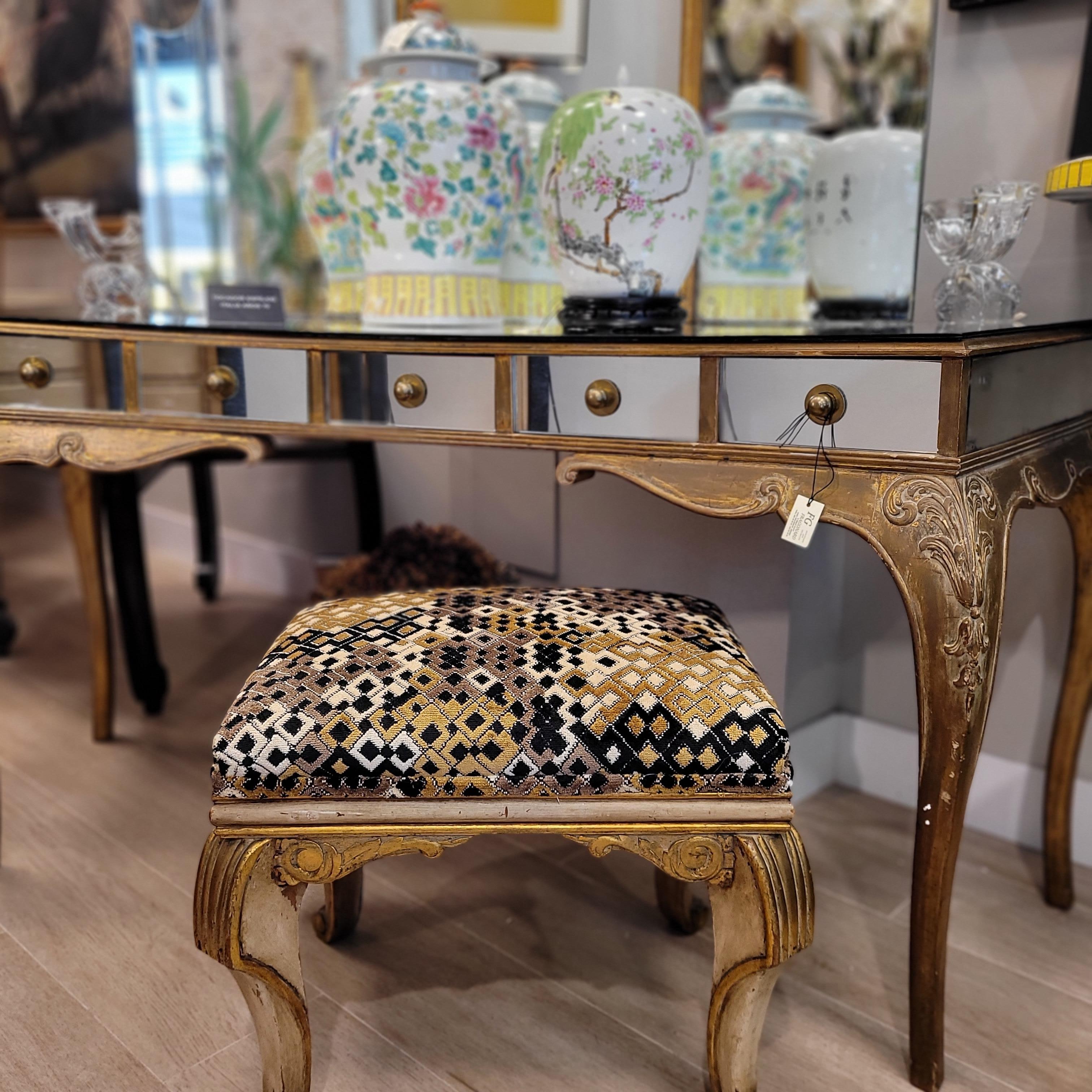 Panca o pouf italiano in legno dorato e tessuto di Pierre Wood in vendita 11