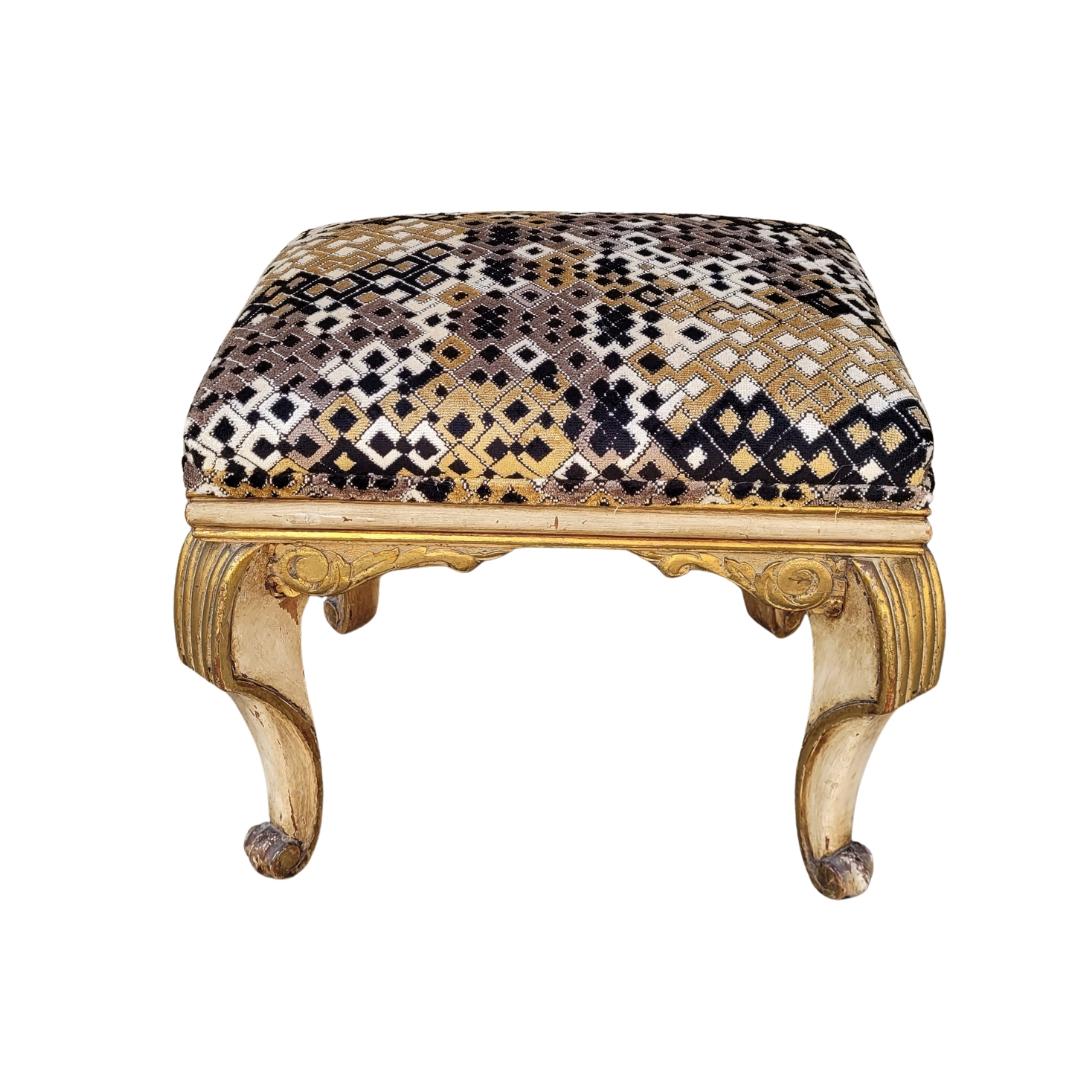 Mid-Century moderno Panca o pouf italiano in legno dorato e tessuto di Pierre Wood in vendita