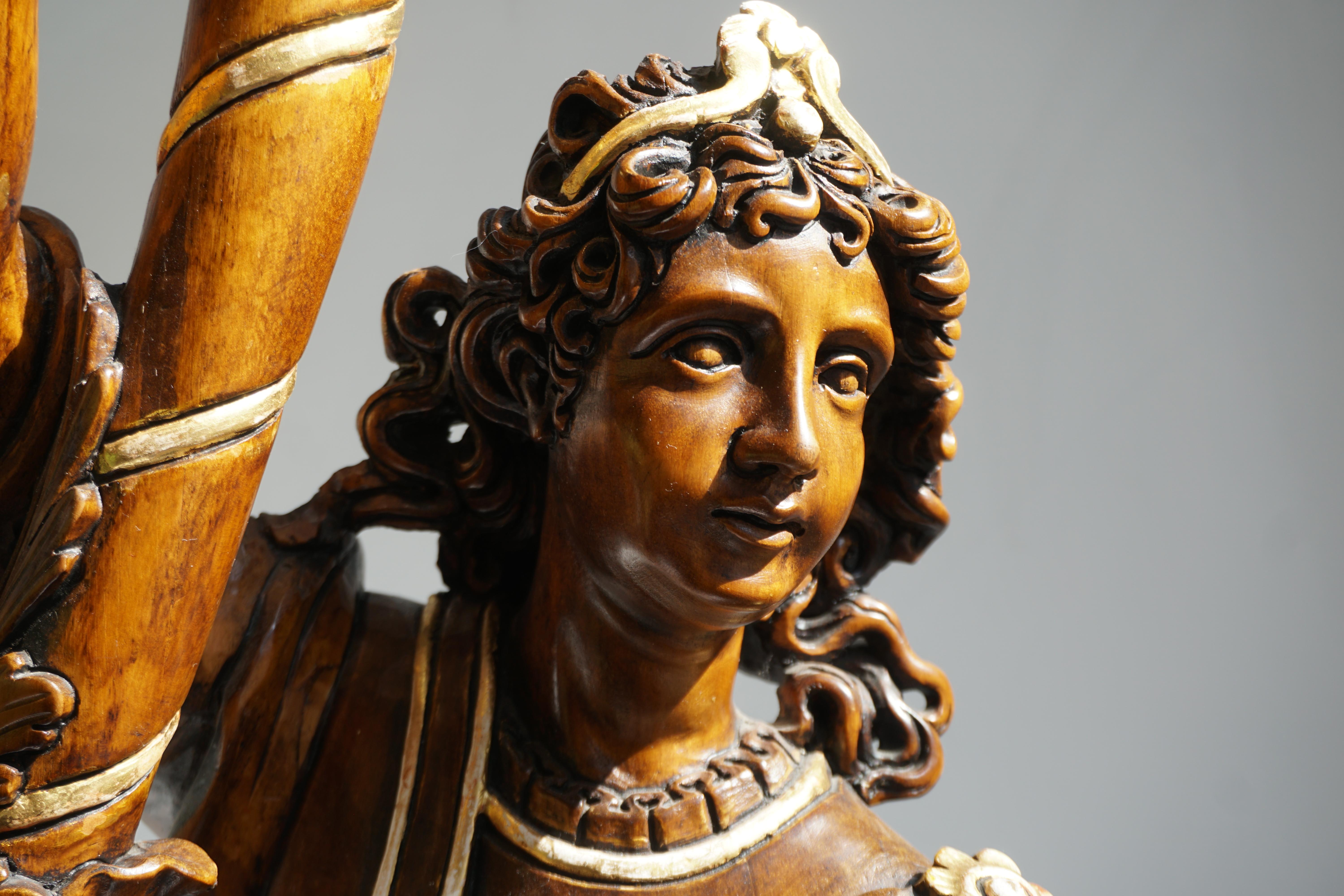 Torchère vénitienne figurative en bois doré italienne Lampadaire candélabre en vente 6