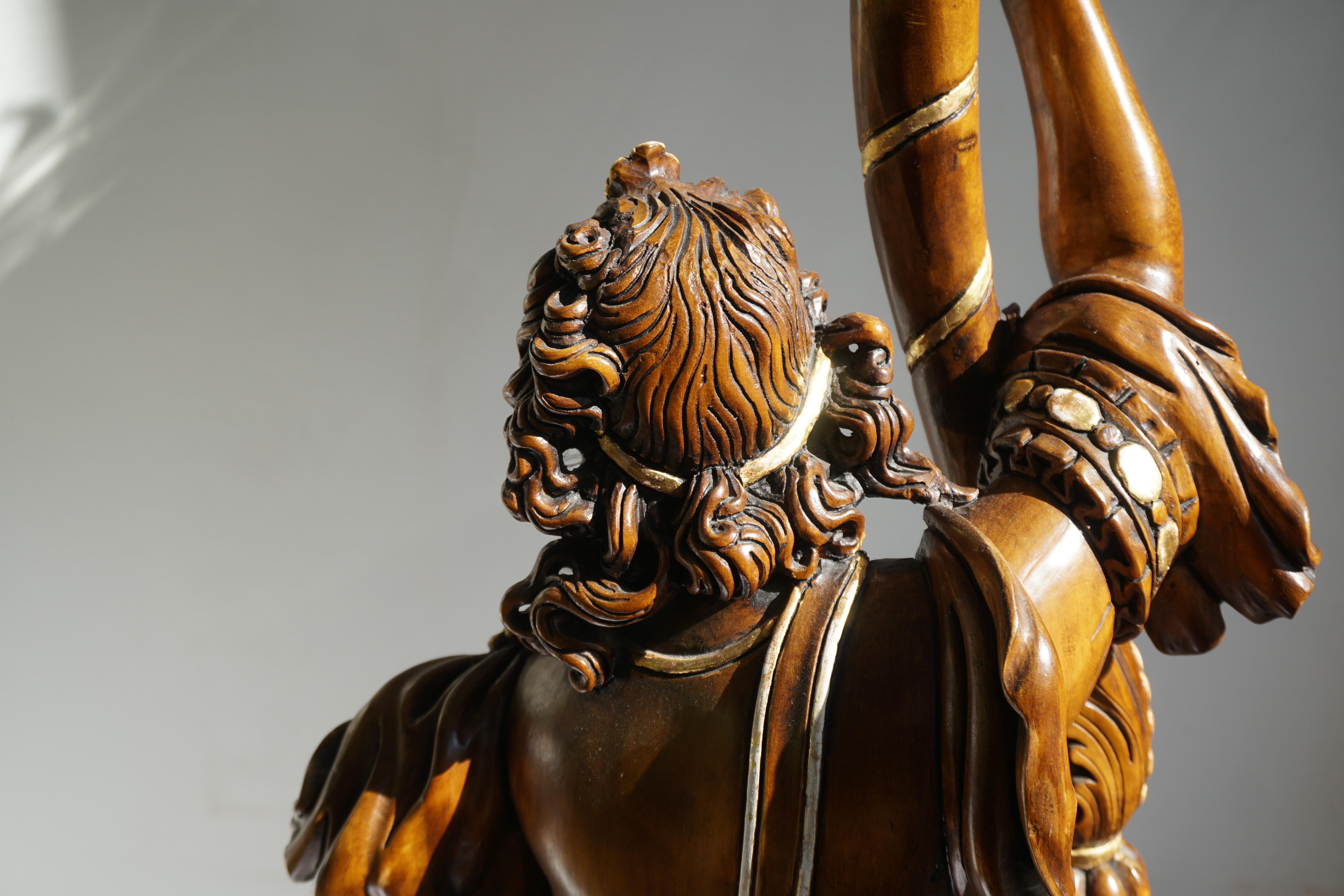 Torchère vénitienne figurative en bois doré italienne Lampadaire candélabre en vente 8