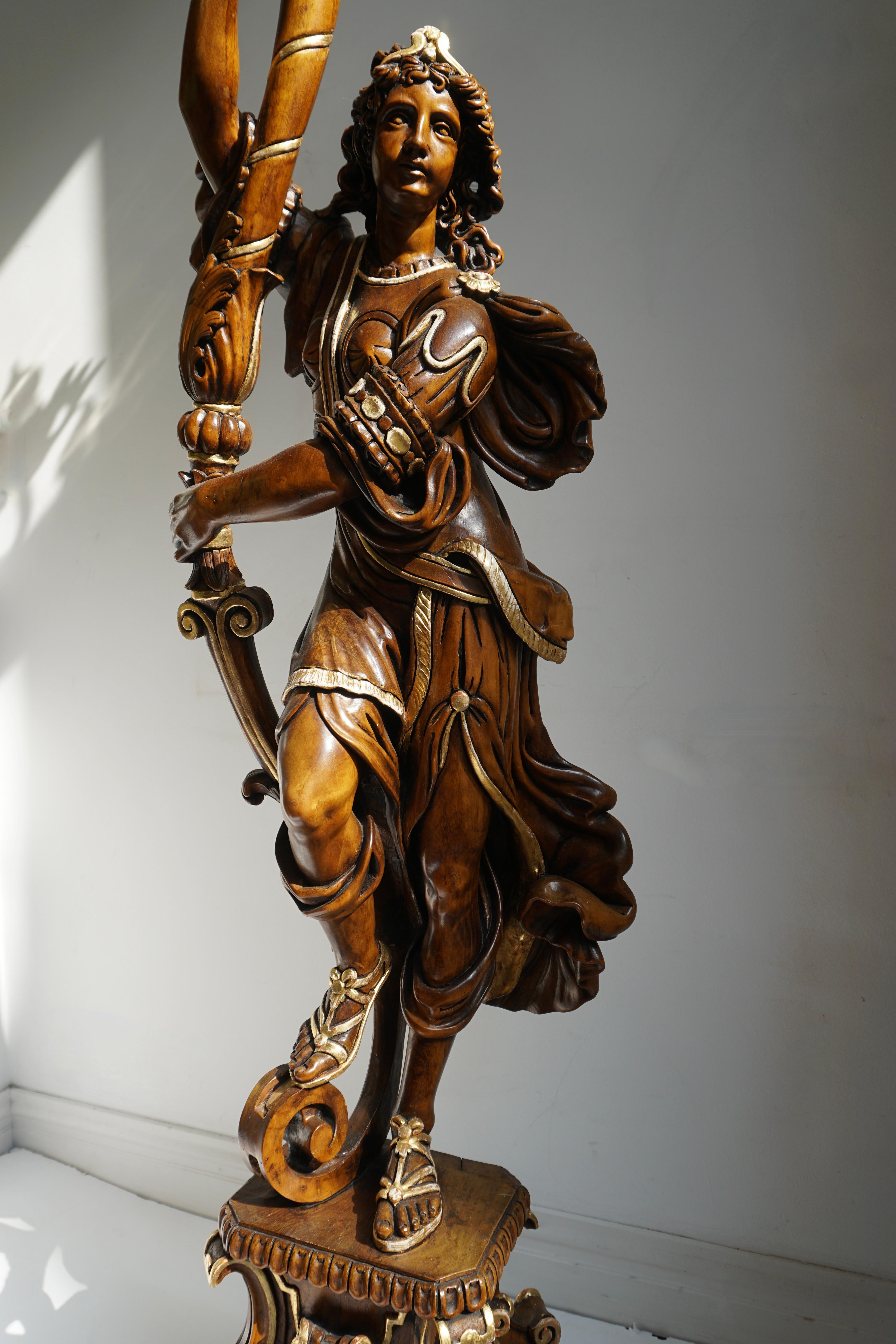 20th Century Italian Gilded Wood Venetian Figural Torchère Candelabra Floor Lamp For Sale