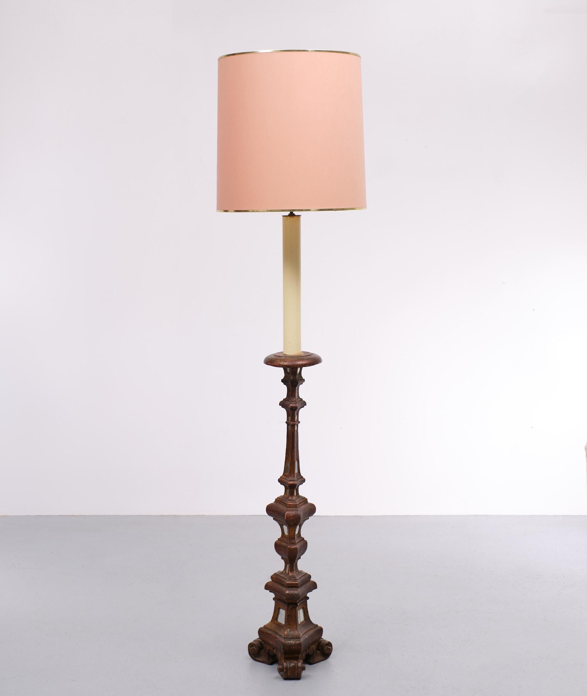 Mid-20th Century Italian Gilded Wooden Rococo Floor Lamp, 1950s For Sale