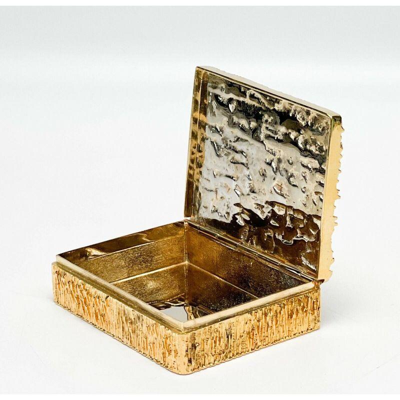 Italian Gilt 800 Solid Silver Textured box by Arnaldo Pomodoro

Highly textured surface to the lid and sides. Marked 