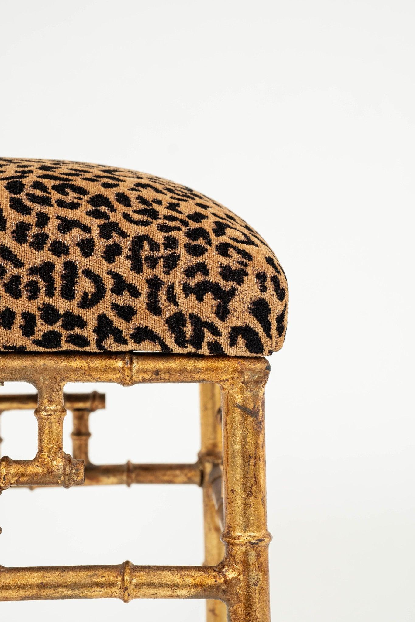 Italienischer vergoldeter Bambus Leopard Samt Hocker im Zustand „Gut“ im Angebot in Houston, TX