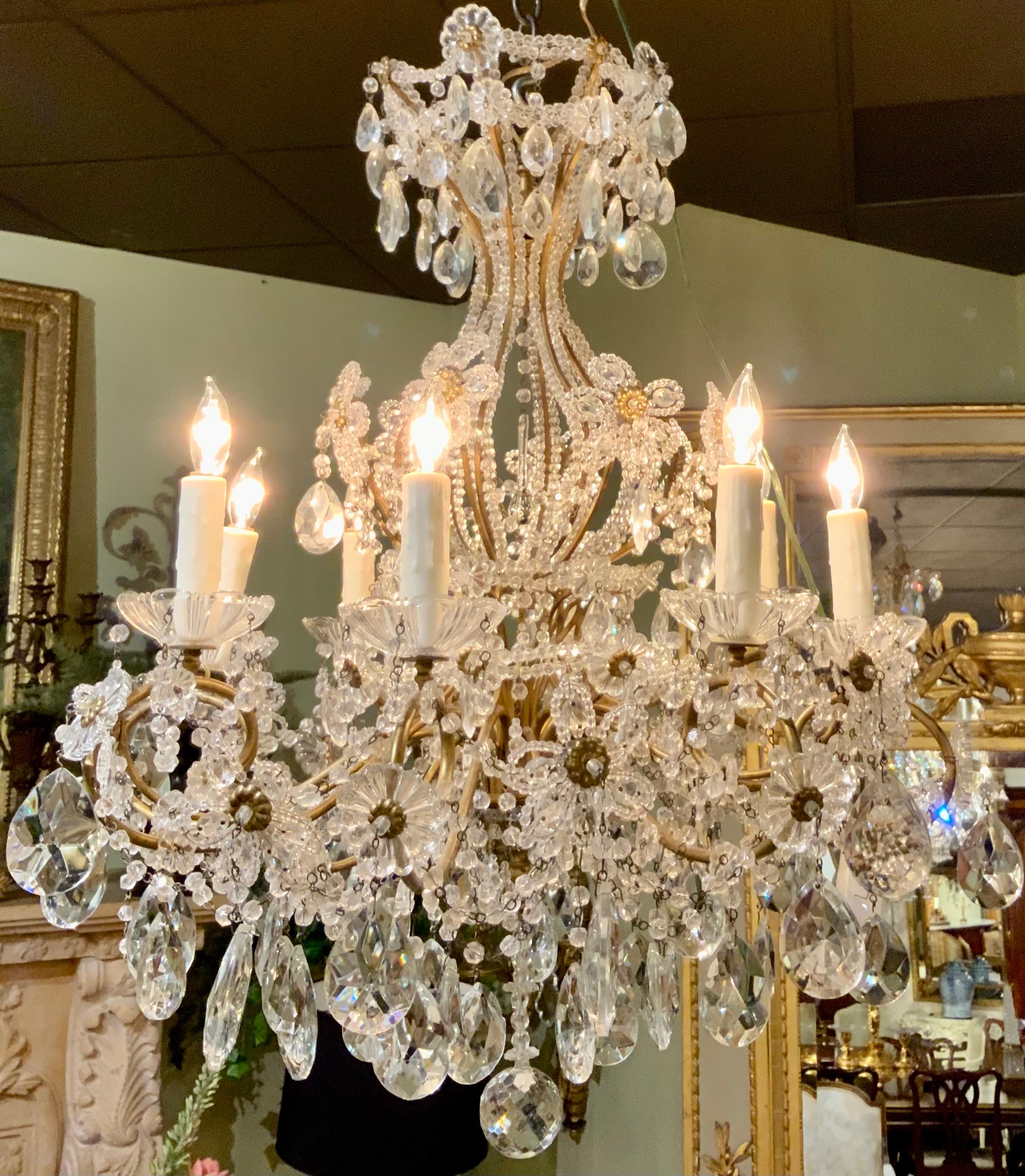 20th Century Italian gilt brass and crystal chandelier with eight lights For Sale