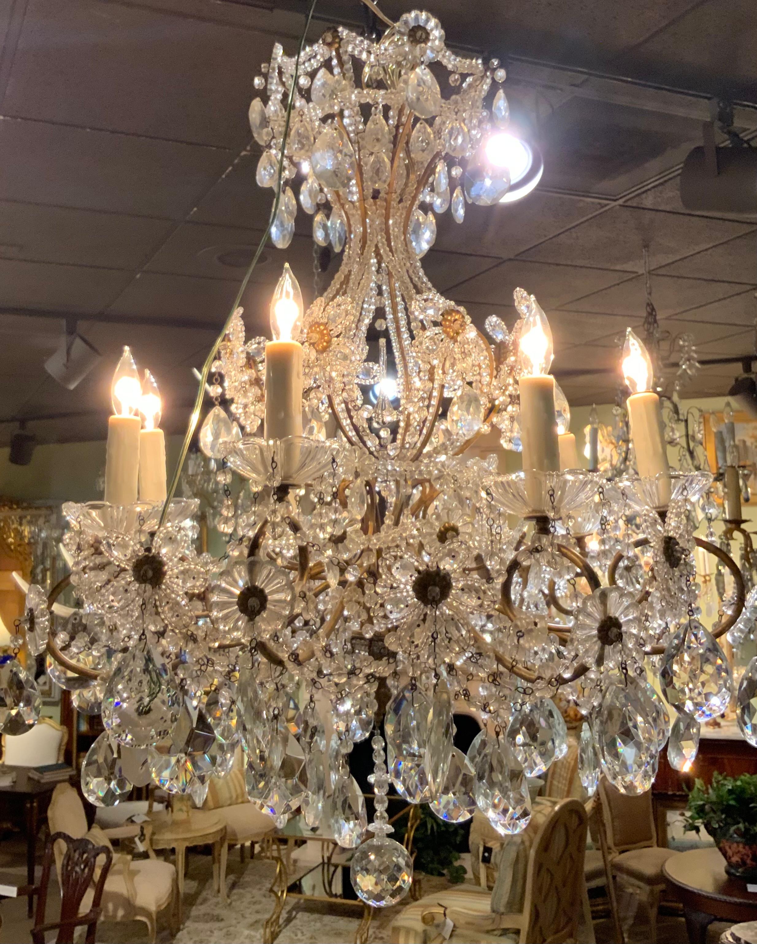 Brass Italian gilt brass and crystal chandelier with eight lights For Sale