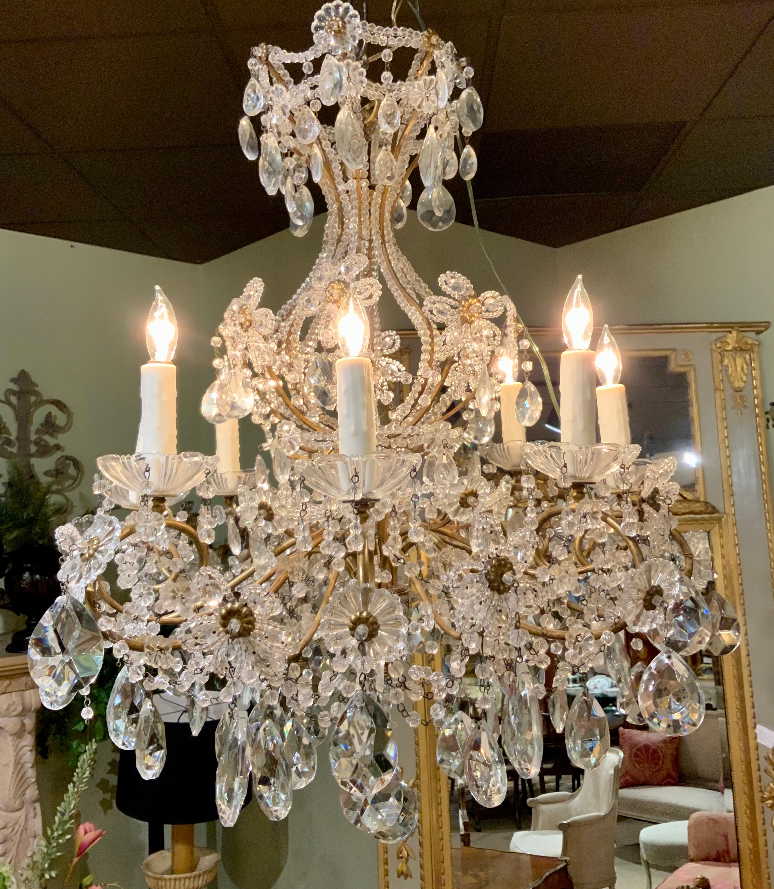 Italian gilt brass and crystal chandelier with eight lights For Sale 3