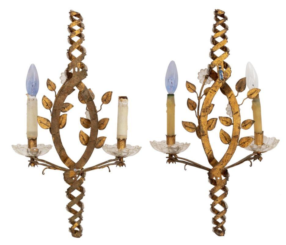 Appliques italiennes à deux lumières en laiton doré et verre, 2 en vente 1