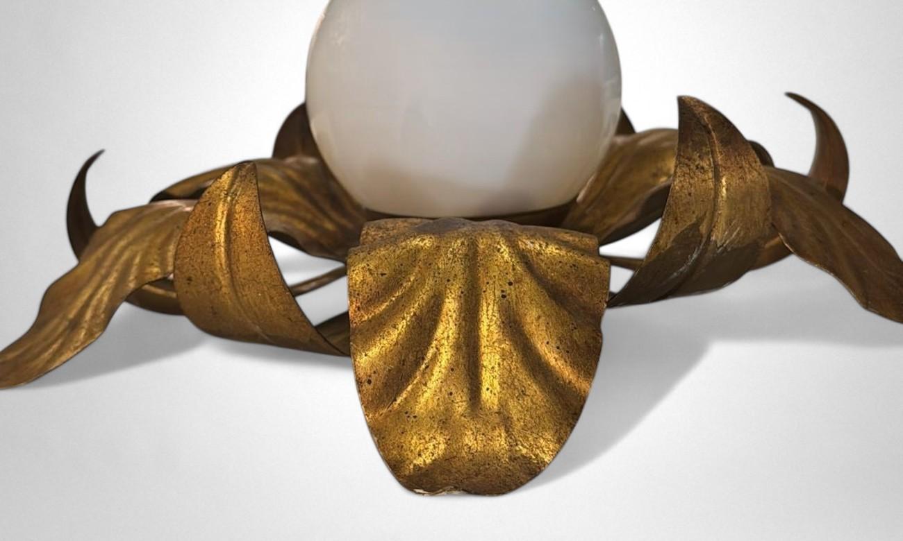 Italiano  Lampada da soffitto o da parete con montaggio ad incasso in ottone dorato e vetro opalino in vendita 7