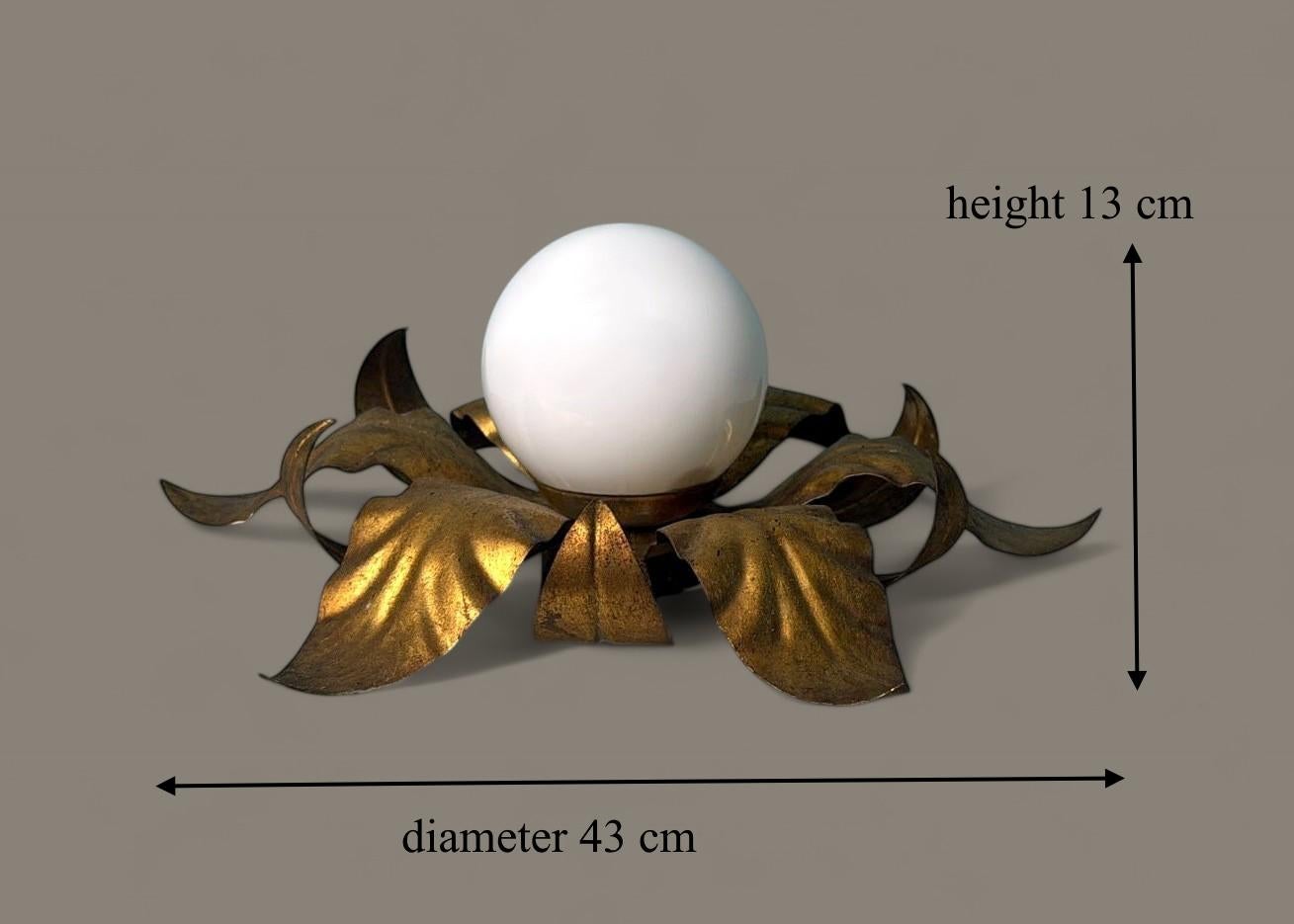 Italiano  Lampada da soffitto o da parete con montaggio ad incasso in ottone dorato e vetro opalino in vendita 13
