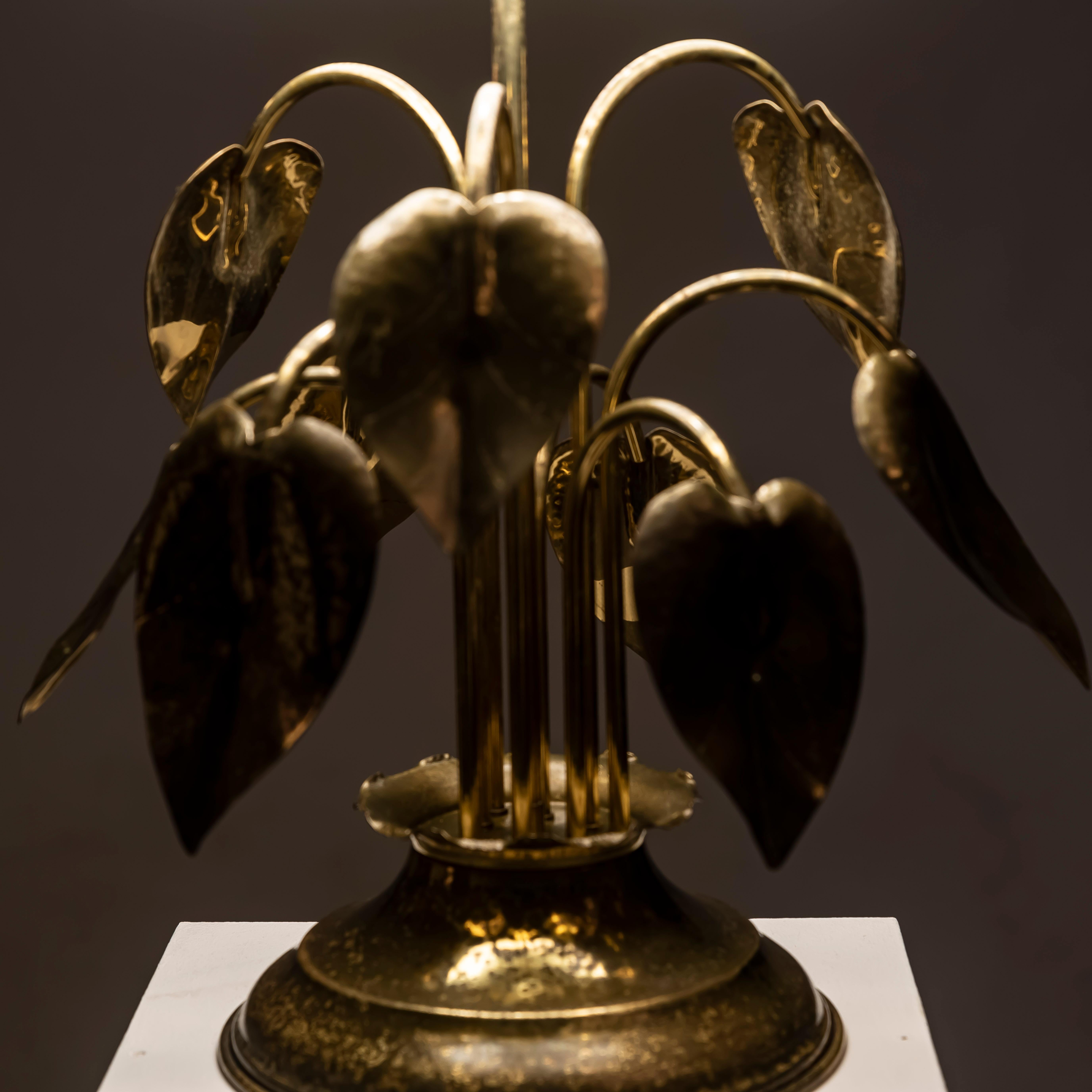 Italian Gilt Brass Table Lamp with Botanical Motif, 1970s in vendita 5
