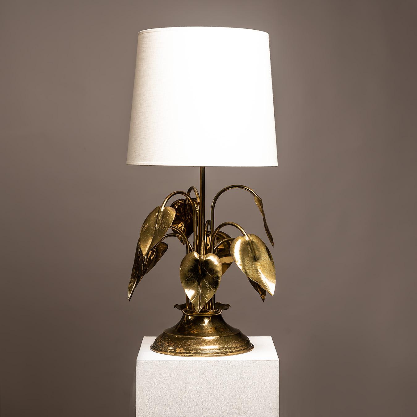 Italiano Italian Gilt Brass Table Lamp with Botanical Motif, 1970s in vendita