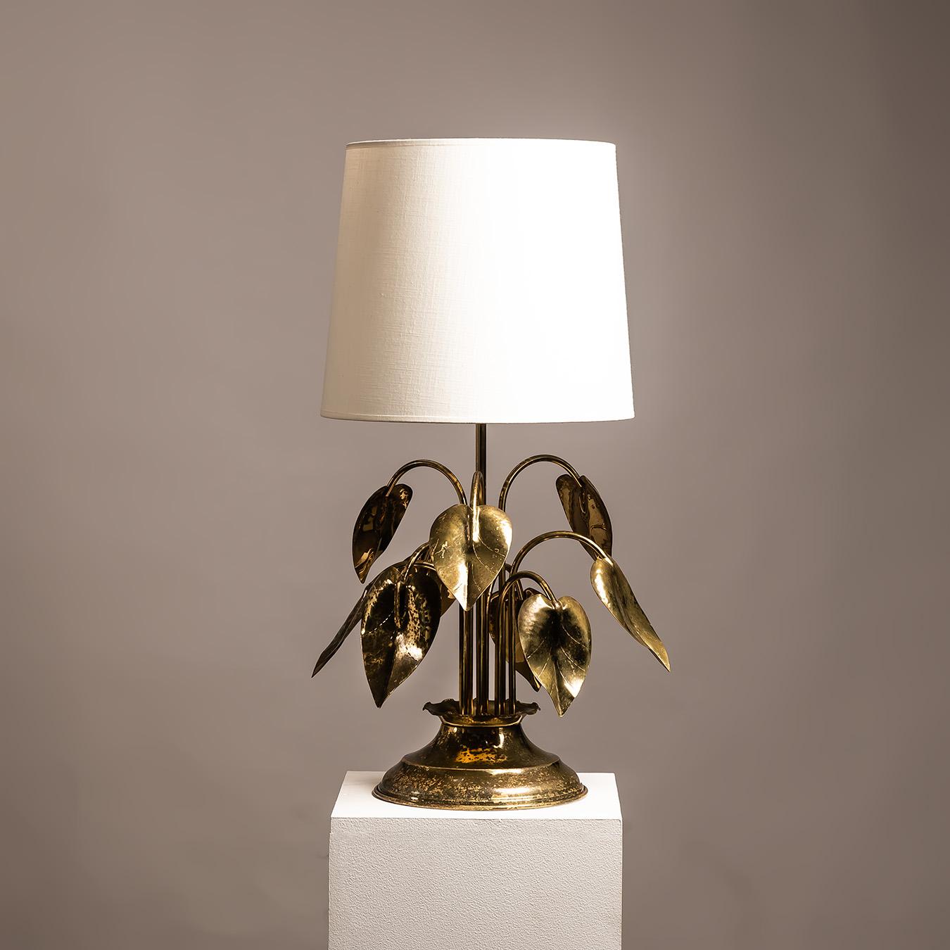XX secolo Italian Gilt Brass Table Lamp with Botanical Motif, 1970s in vendita