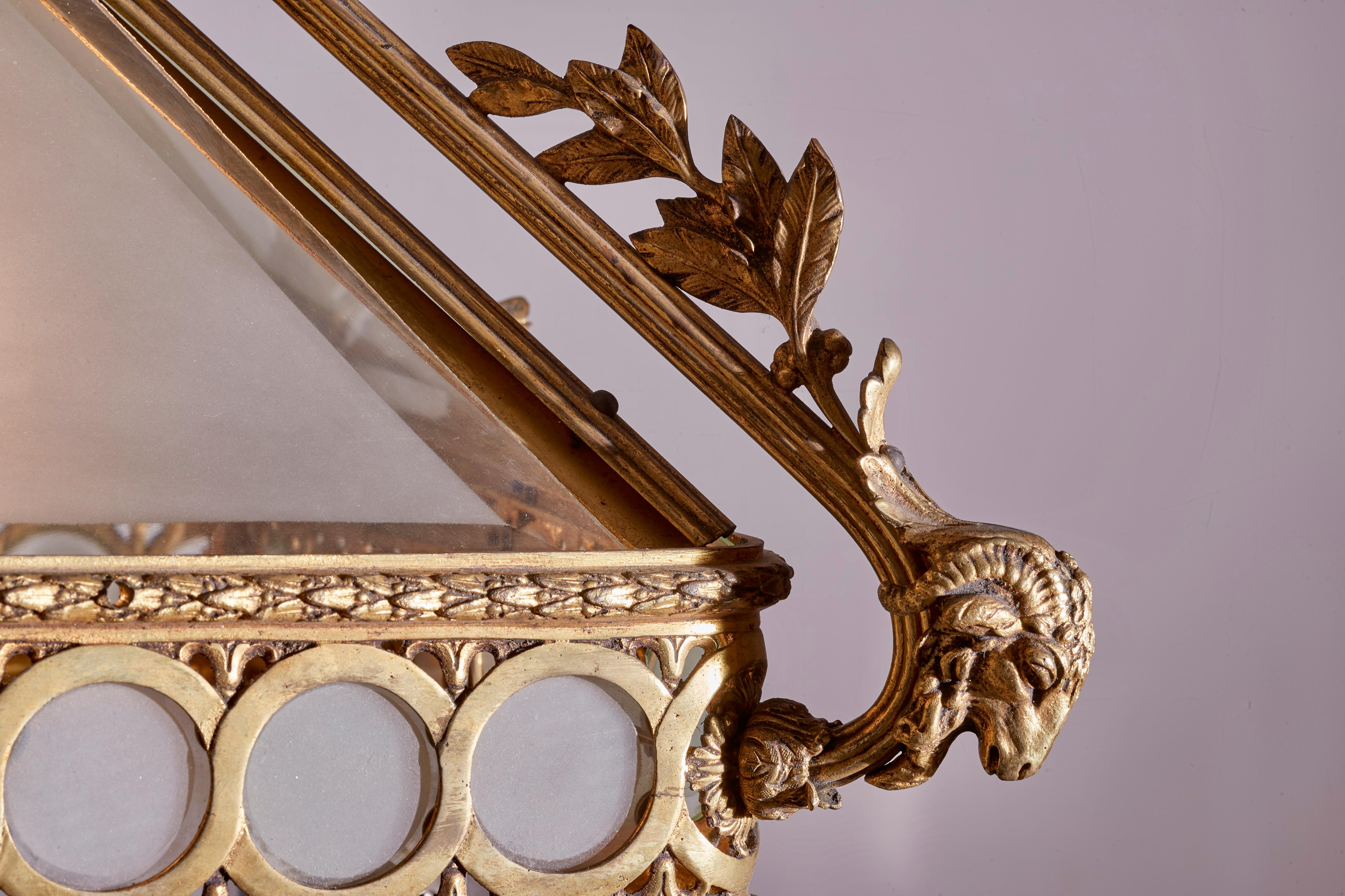 Lampadario italiano in bronzo dorato con vetri e cristalli degli anni '20 in vendita 2