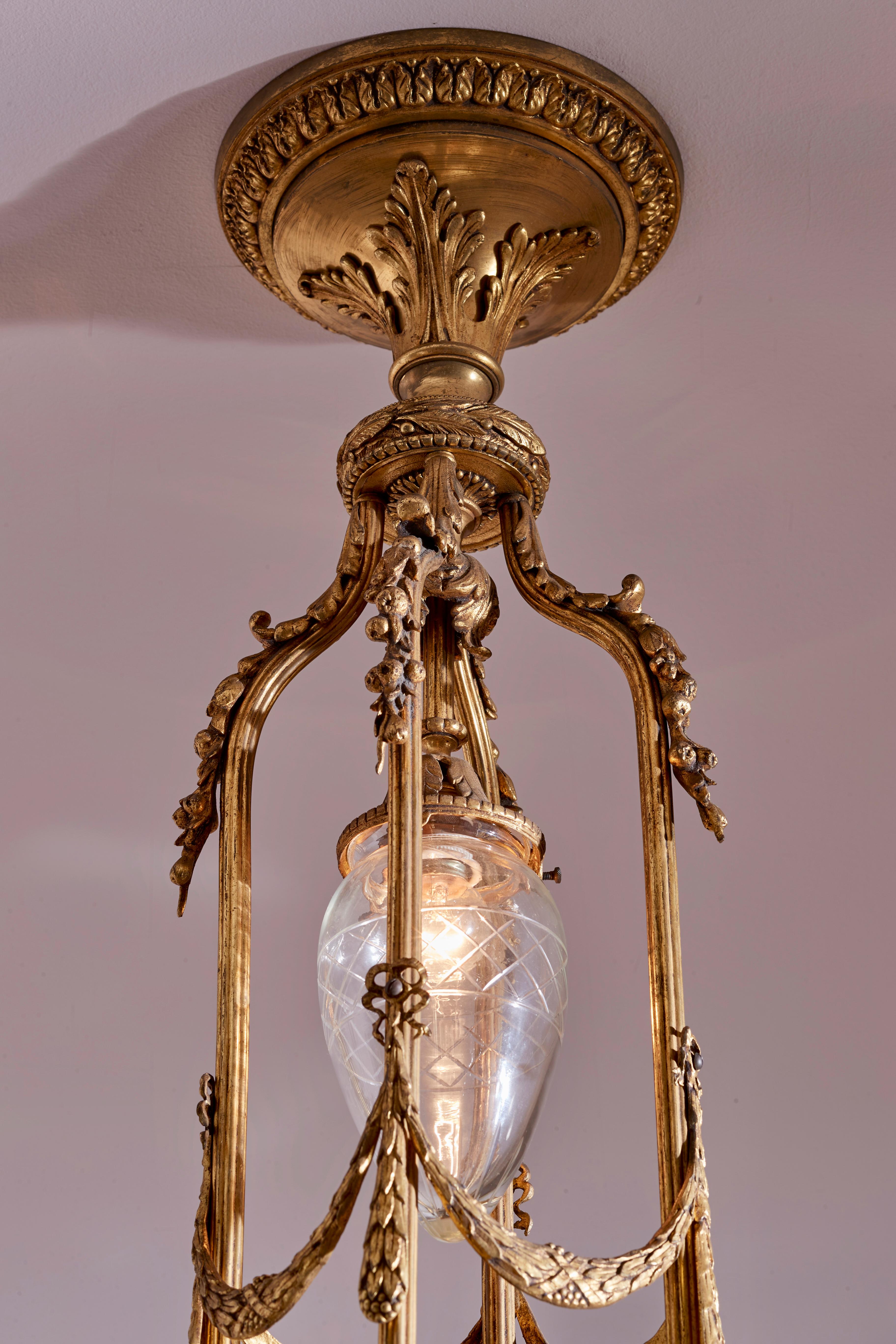 Lampadario italiano in bronzo dorato con vetri e cristalli degli anni '20 In condizioni buone in vendita a Chiavari, Liguria