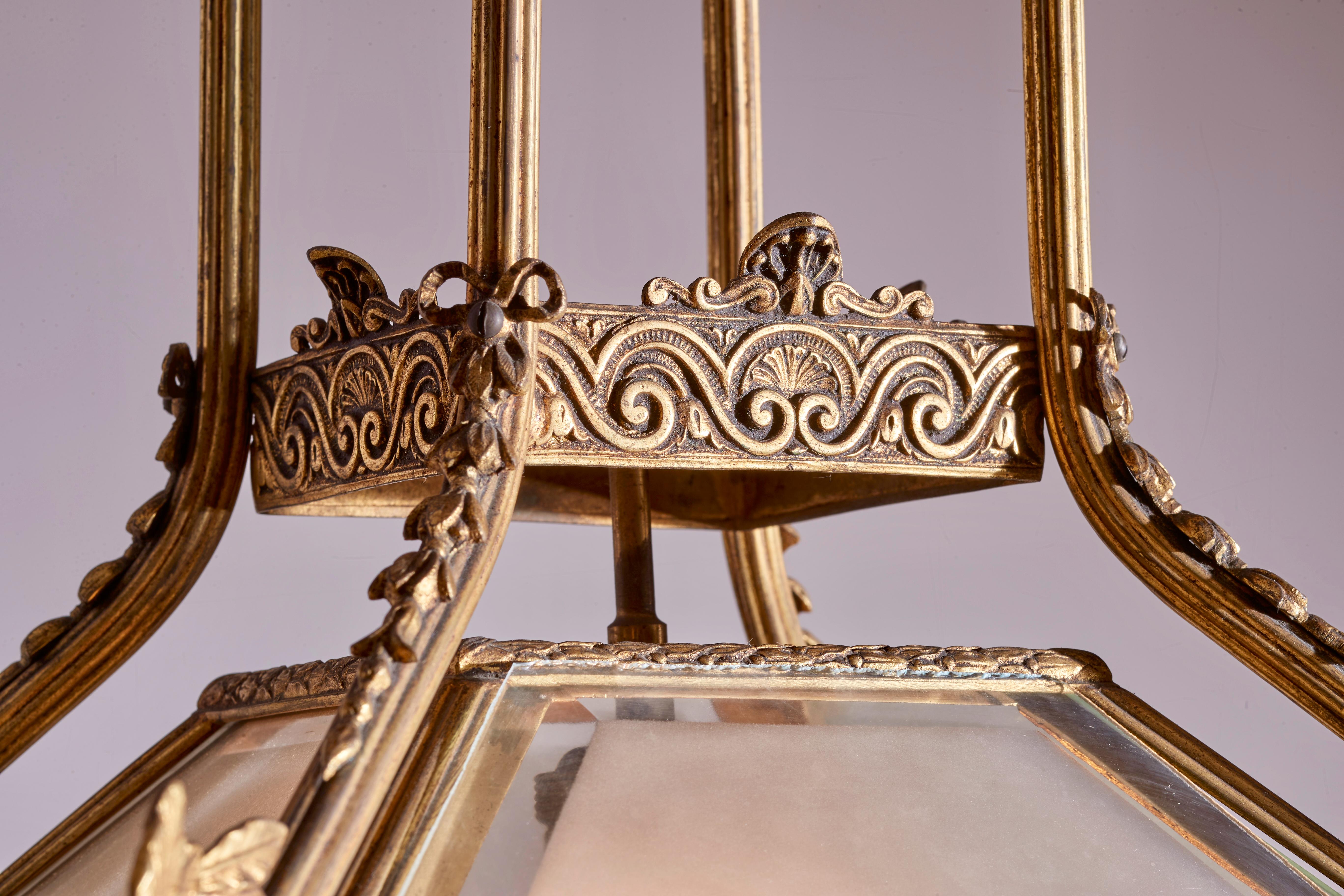 Lampadario italiano in bronzo dorato con vetri e cristalli degli anni '20 in vendita 1