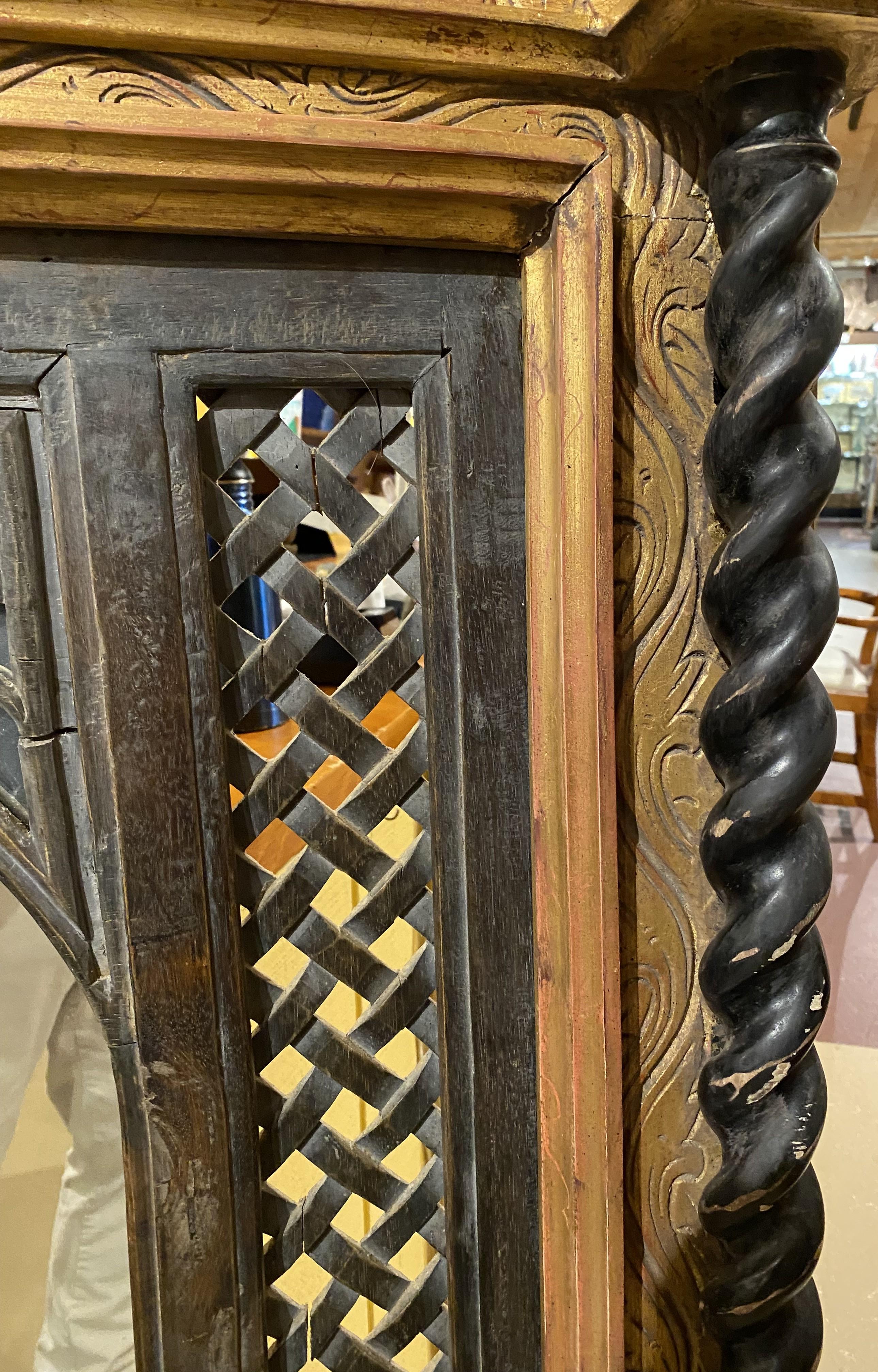 Italian Gilt Carved Over Mantle Mirror with Lattice and Barley Twist Columns For Sale 3