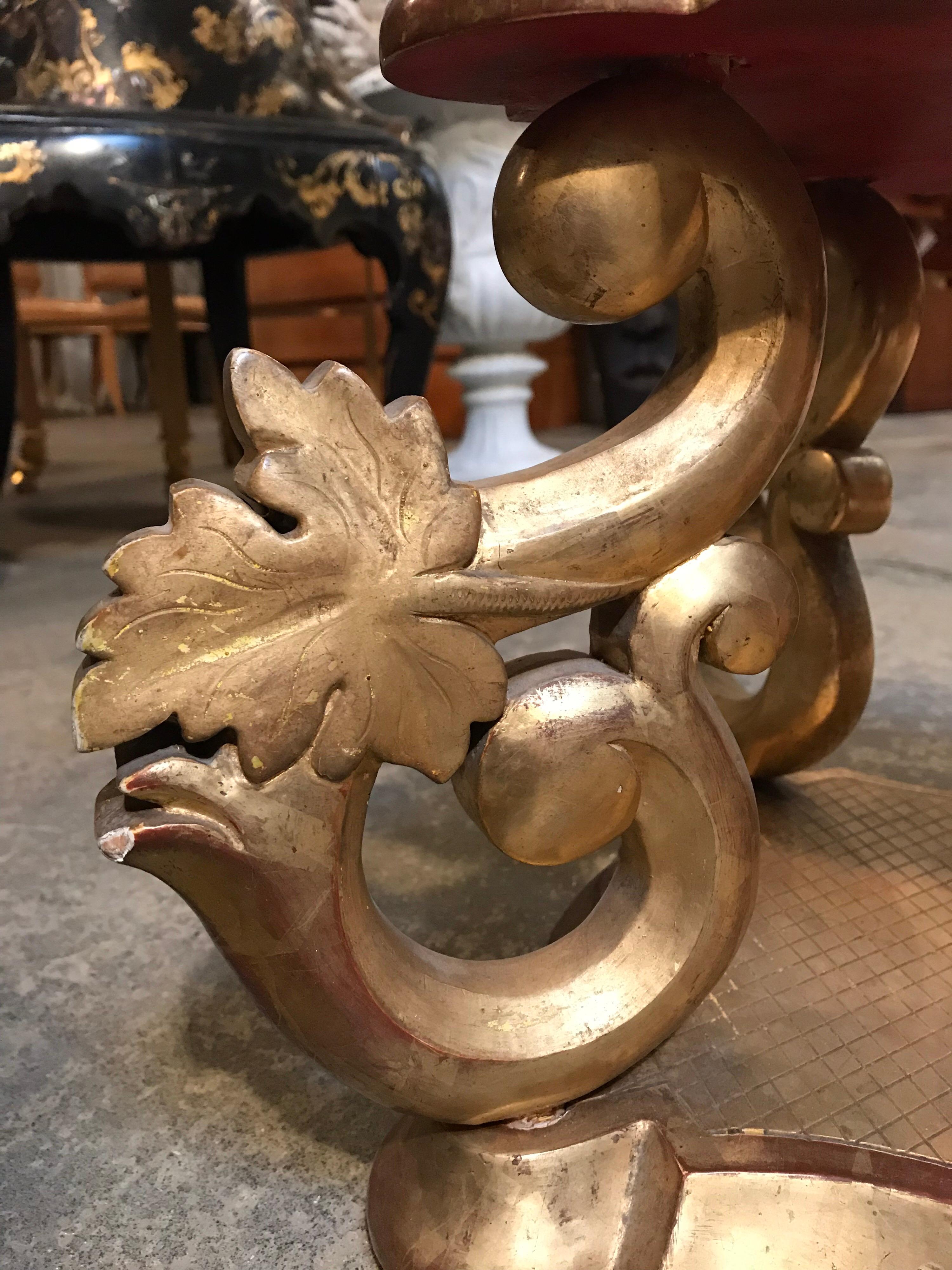 XIXe siècle Socle italien sculpté et doré en vente