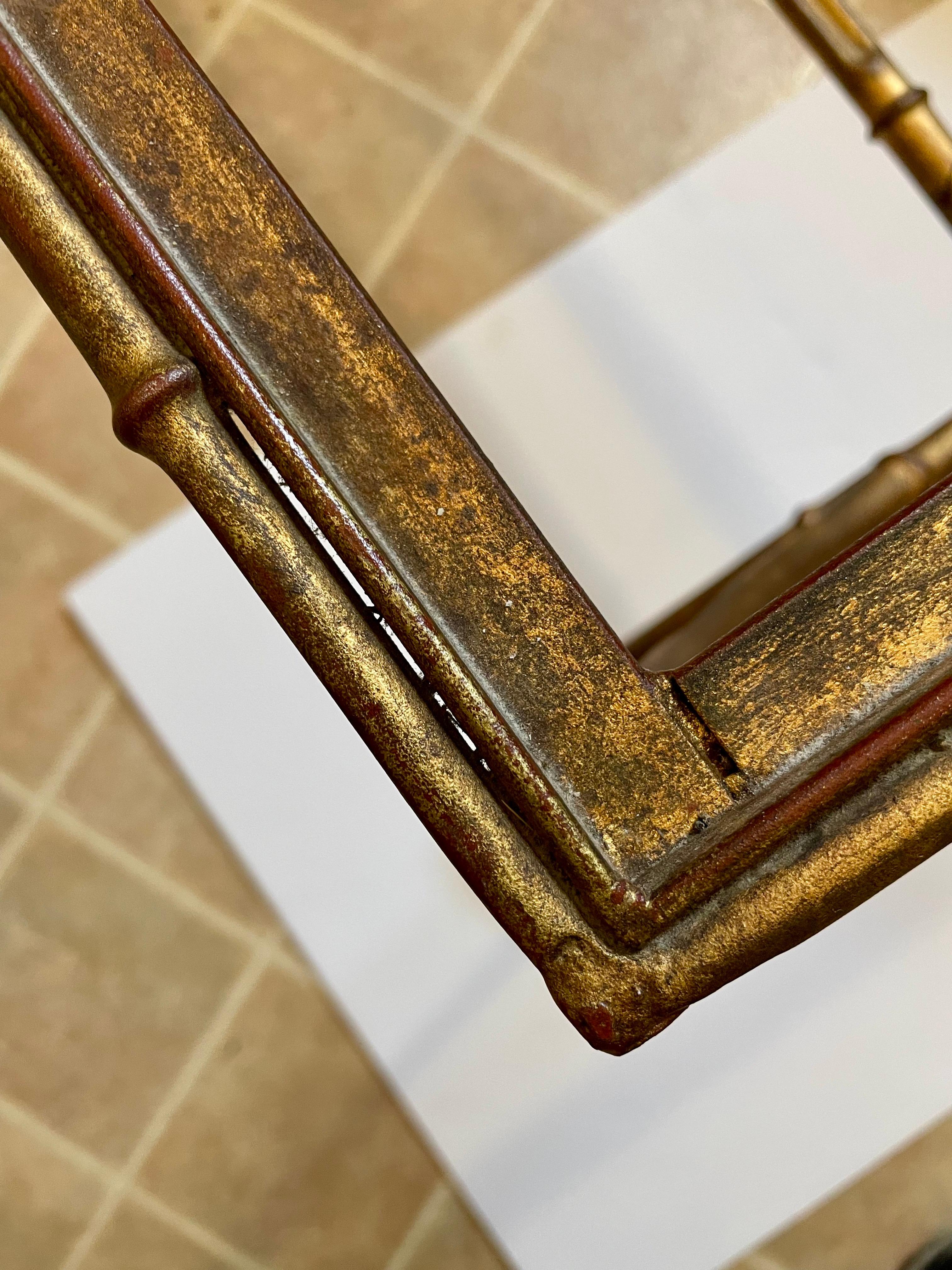 Métal Table basse italienne en faux bambou doré et verre en vente
