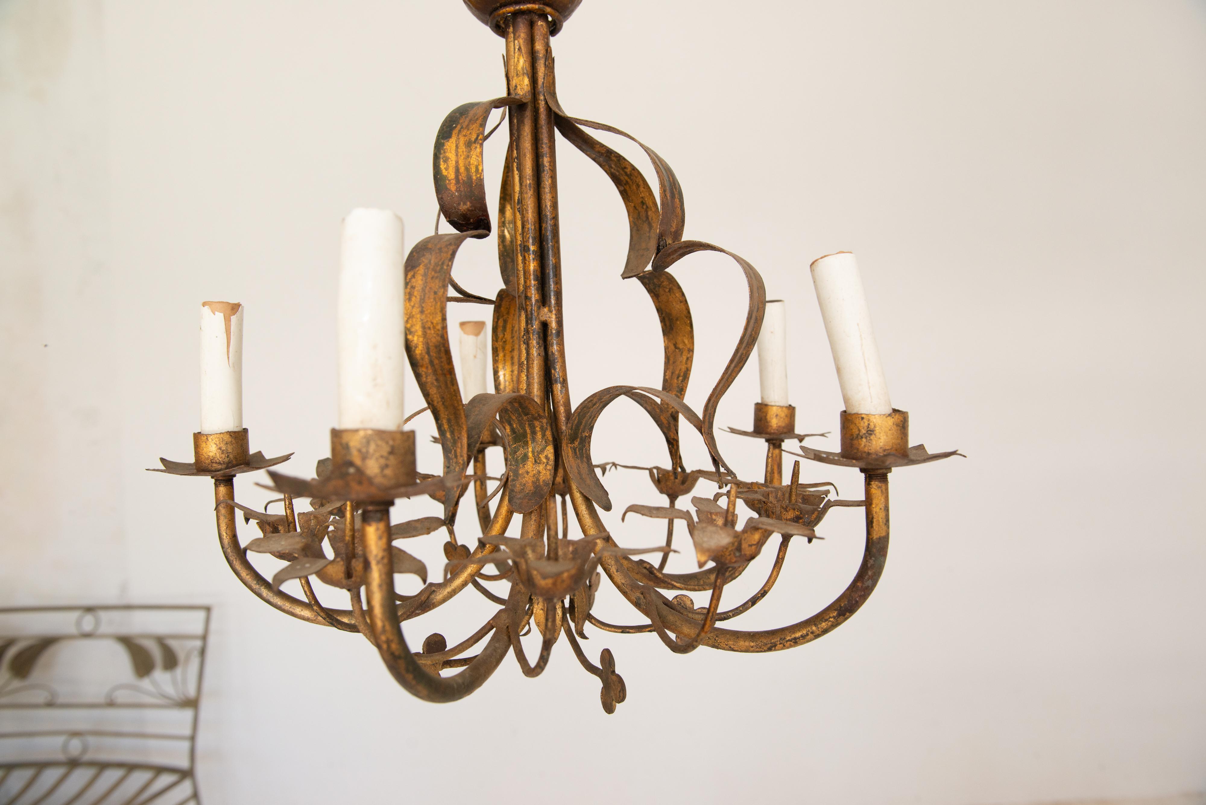 Araña Floral Dorada de Hierro Forjado en venta 4