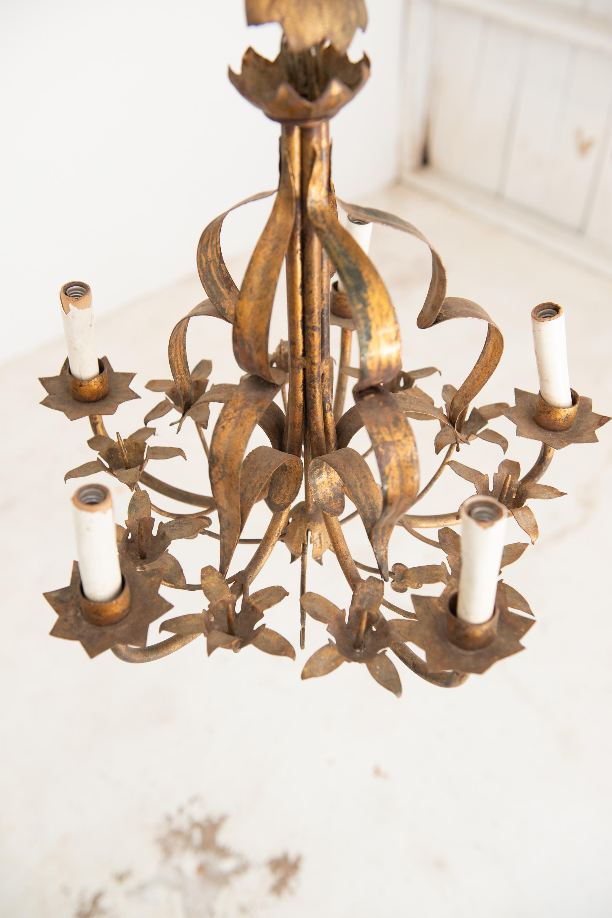 Araña Floral Dorada de Hierro Forjado en venta 8